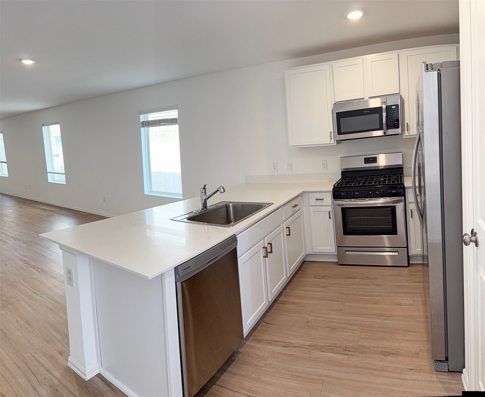 26715 Cenzontle Drive Property Photo 4