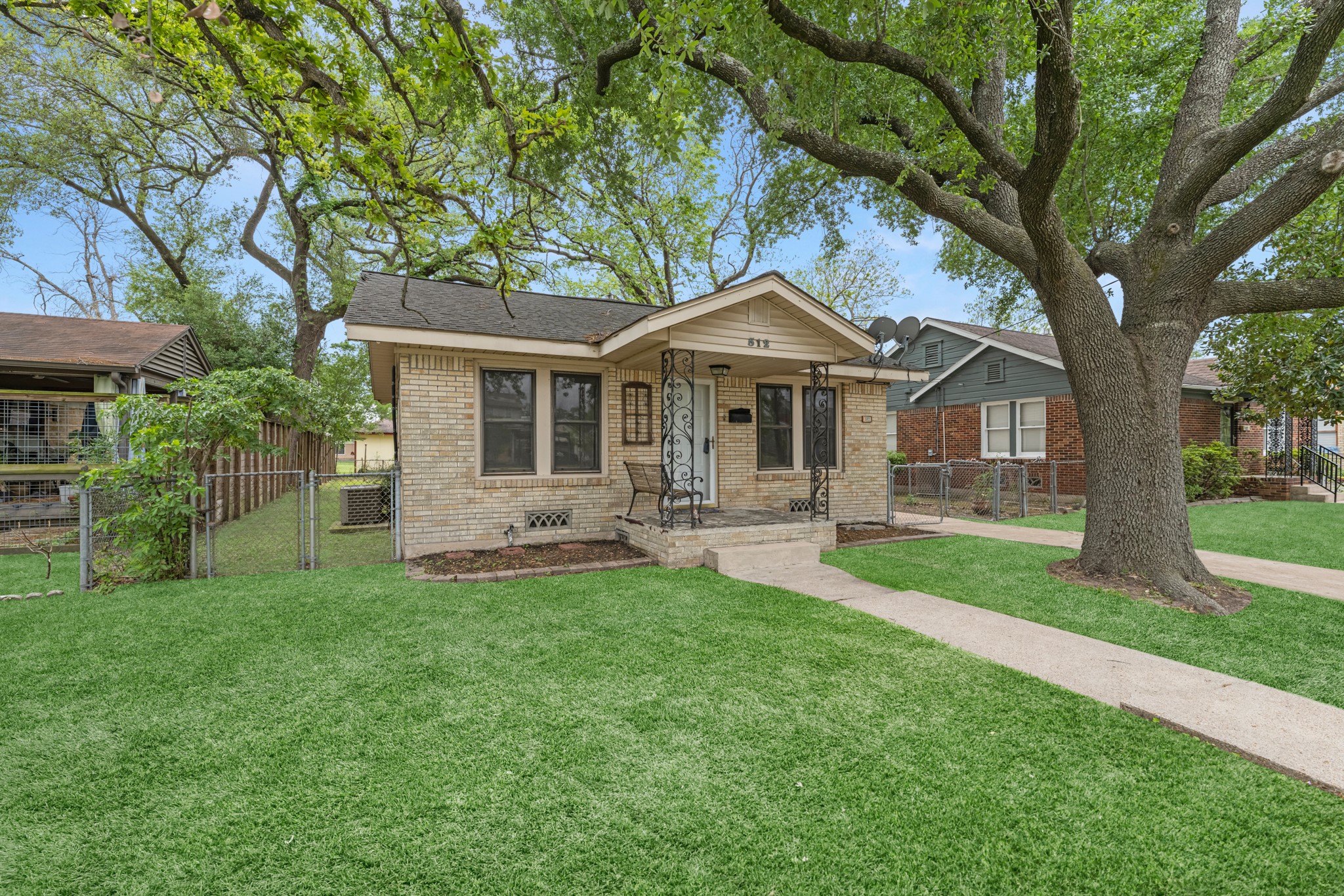 512 Gale Street Property Photo 2