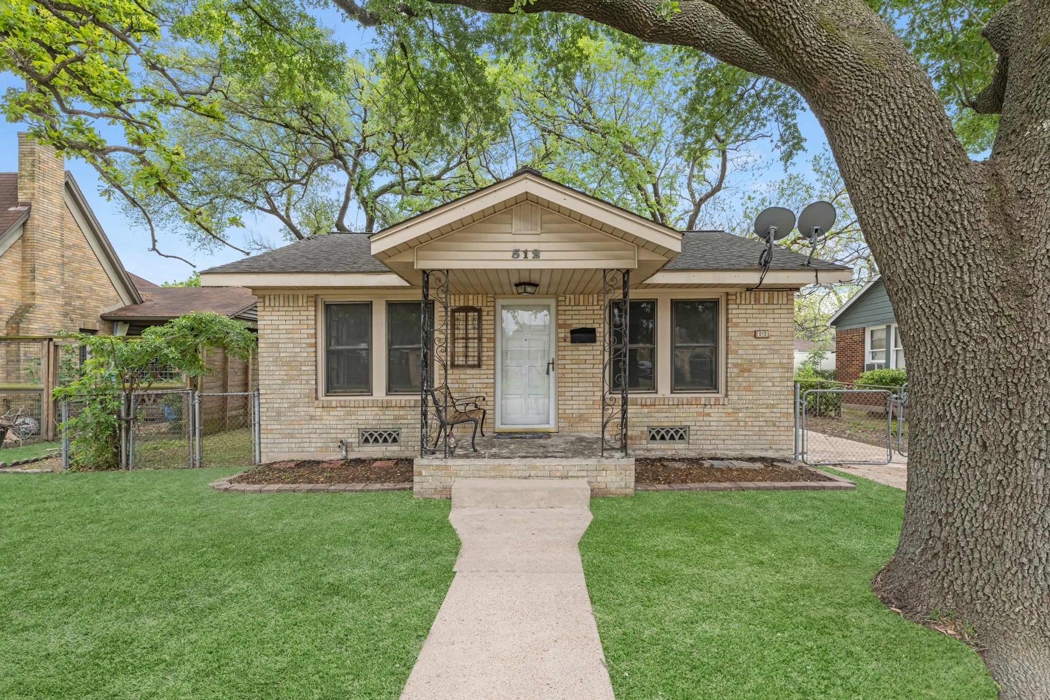 512 Gale Street Property Photo 3