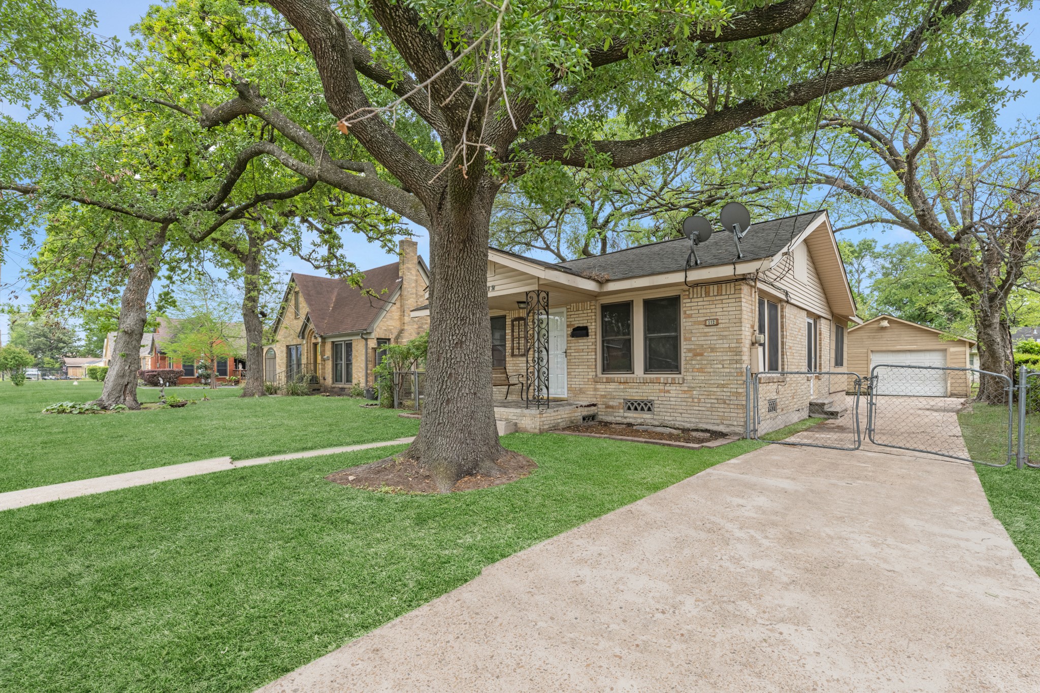 512 Gale Street Property Photo 4