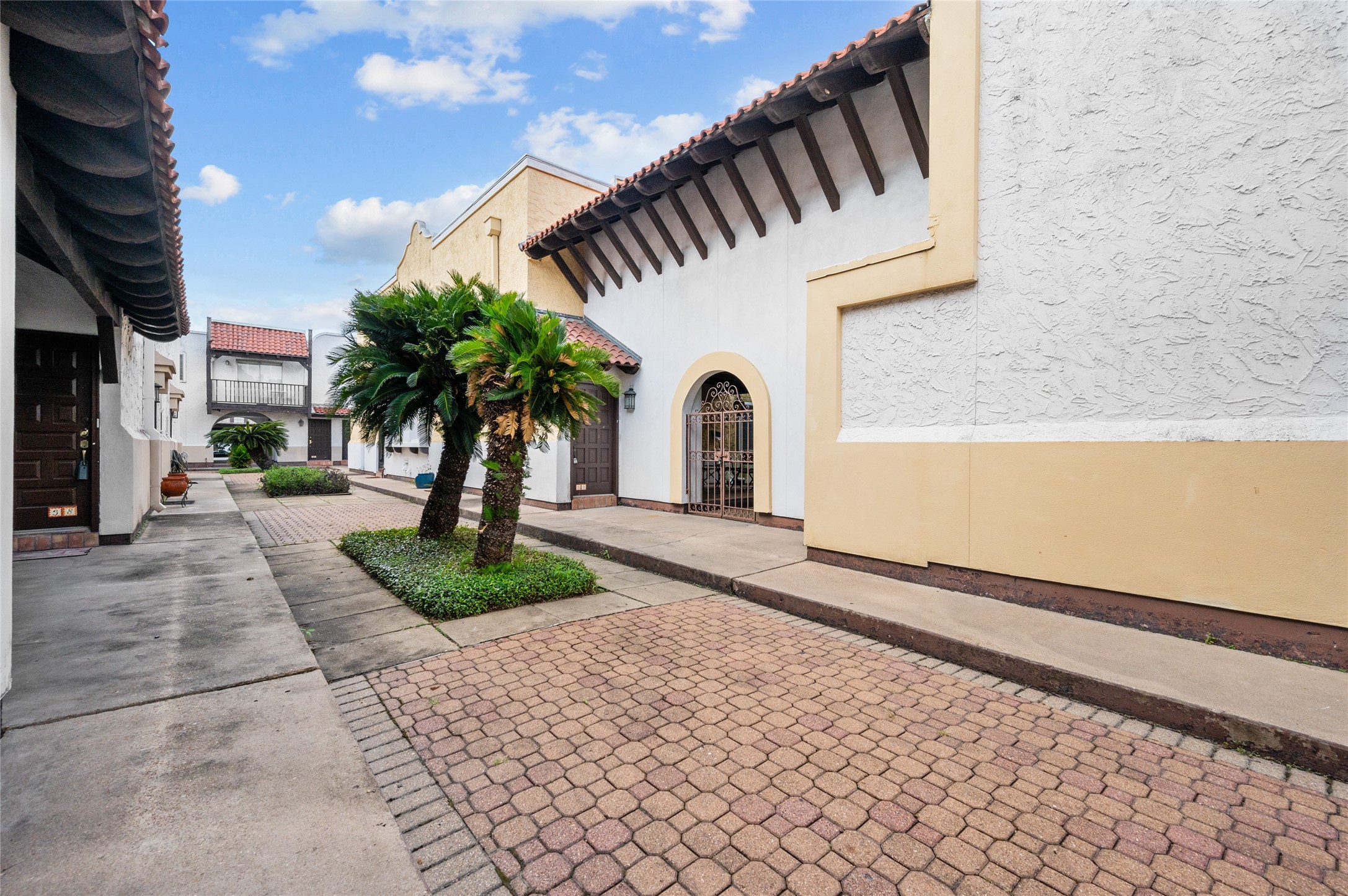 2744 Briarhurst Drive 33 Property Photo 19