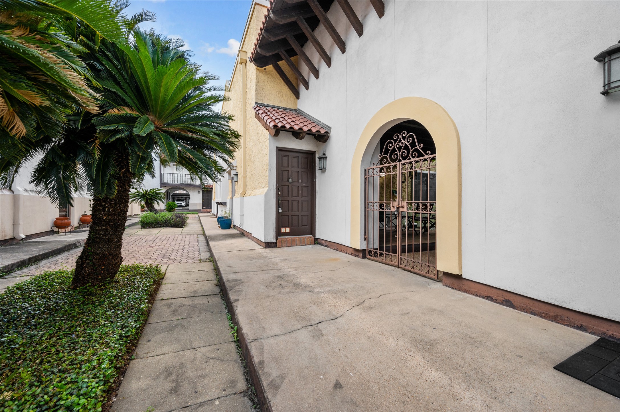 2744 Briarhurst Drive 33 Property Photo 20