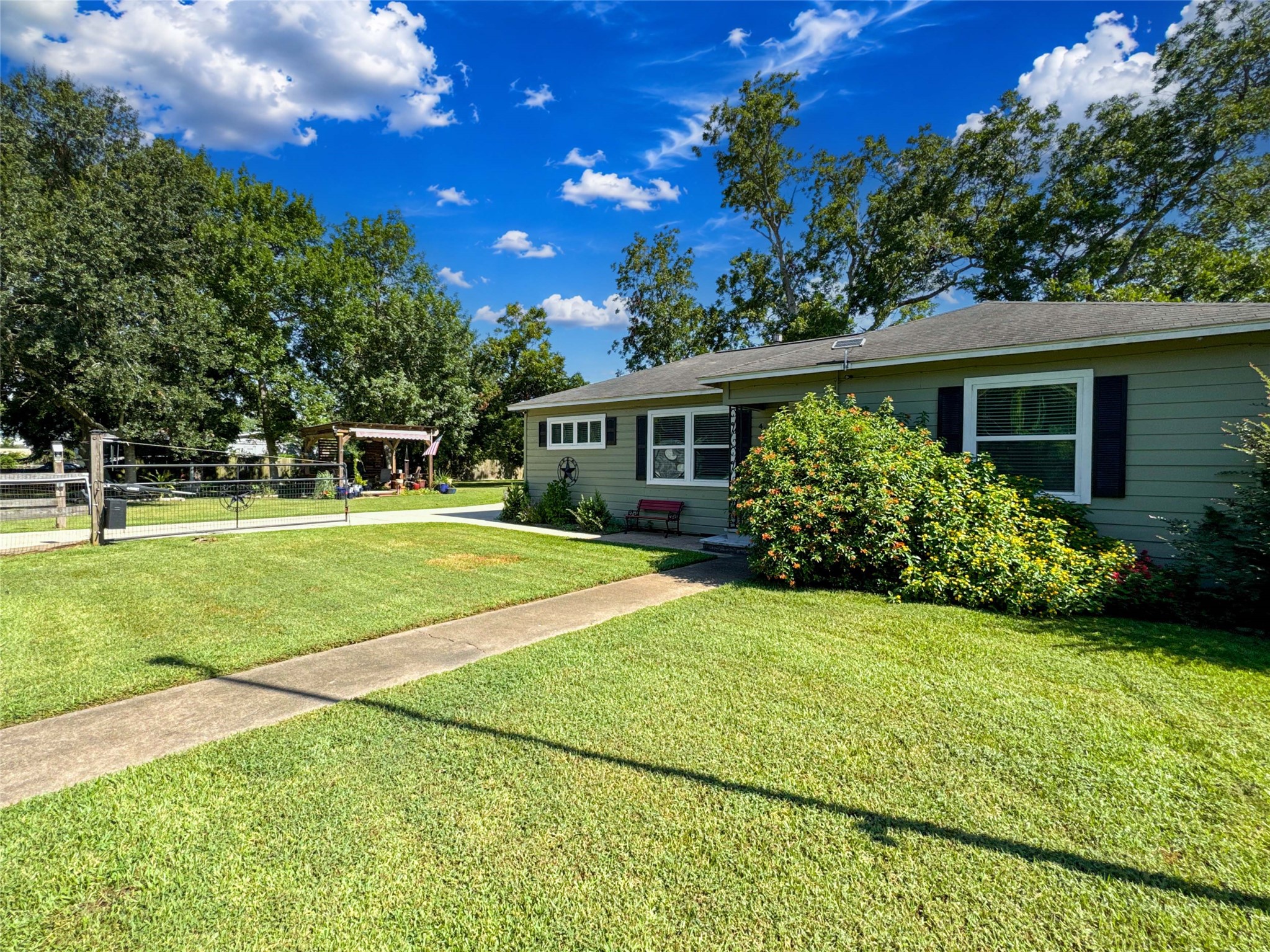 4435 11th Street Property Photo 4