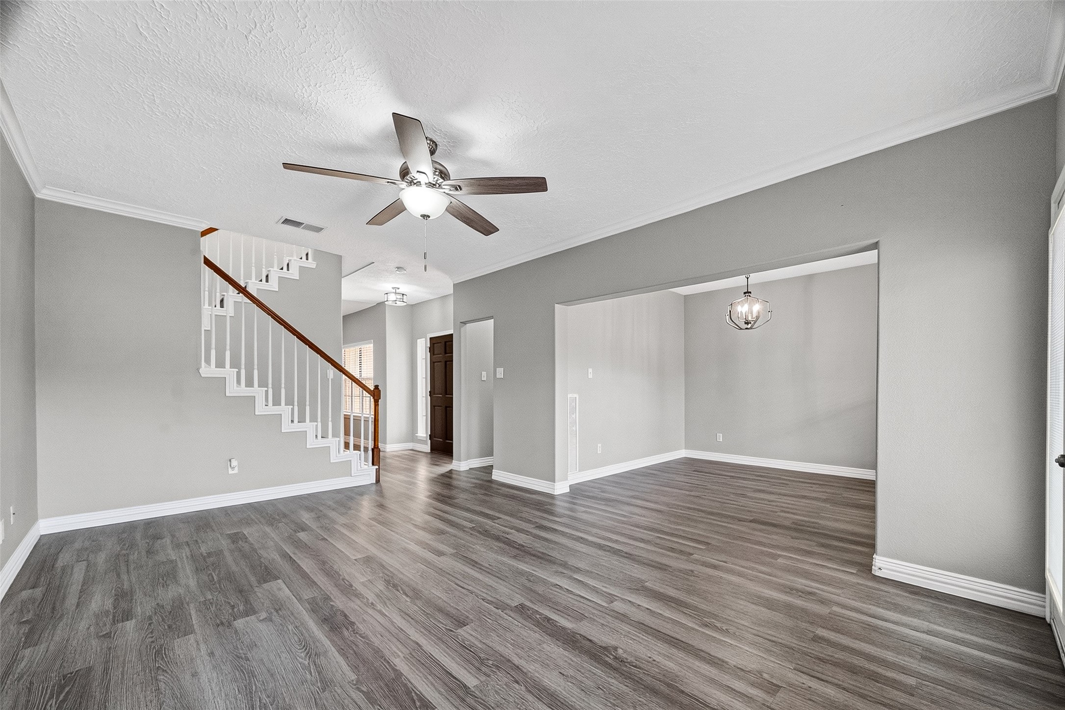 2034 Glencove Drive Property Photo 3