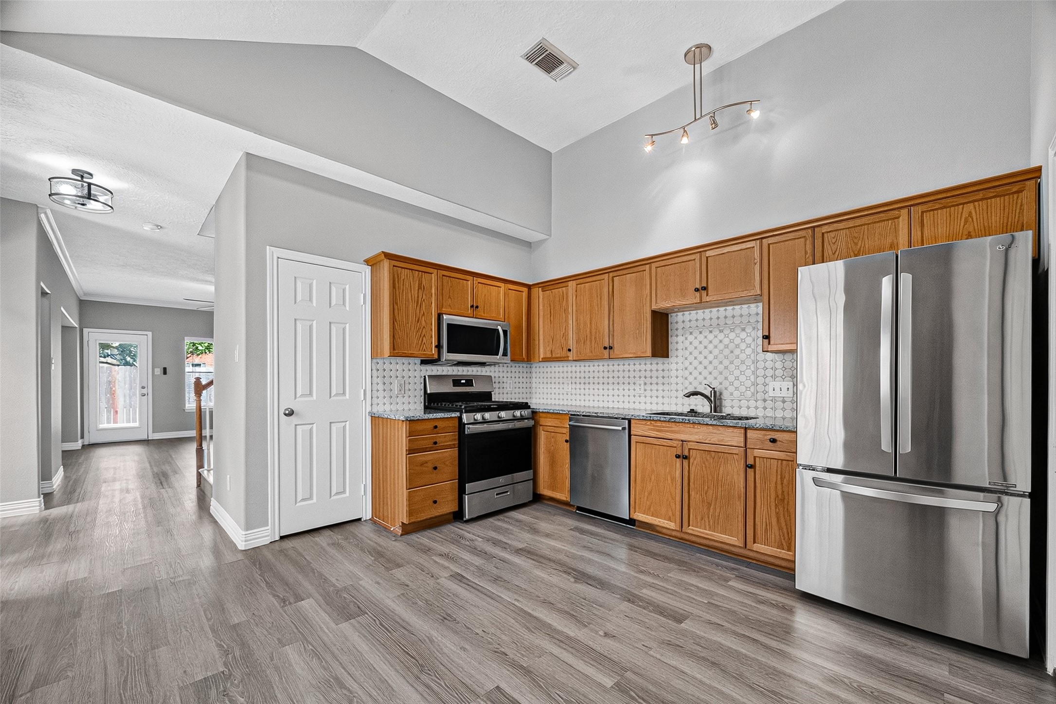 2034 Glencove Drive Property Photo 15