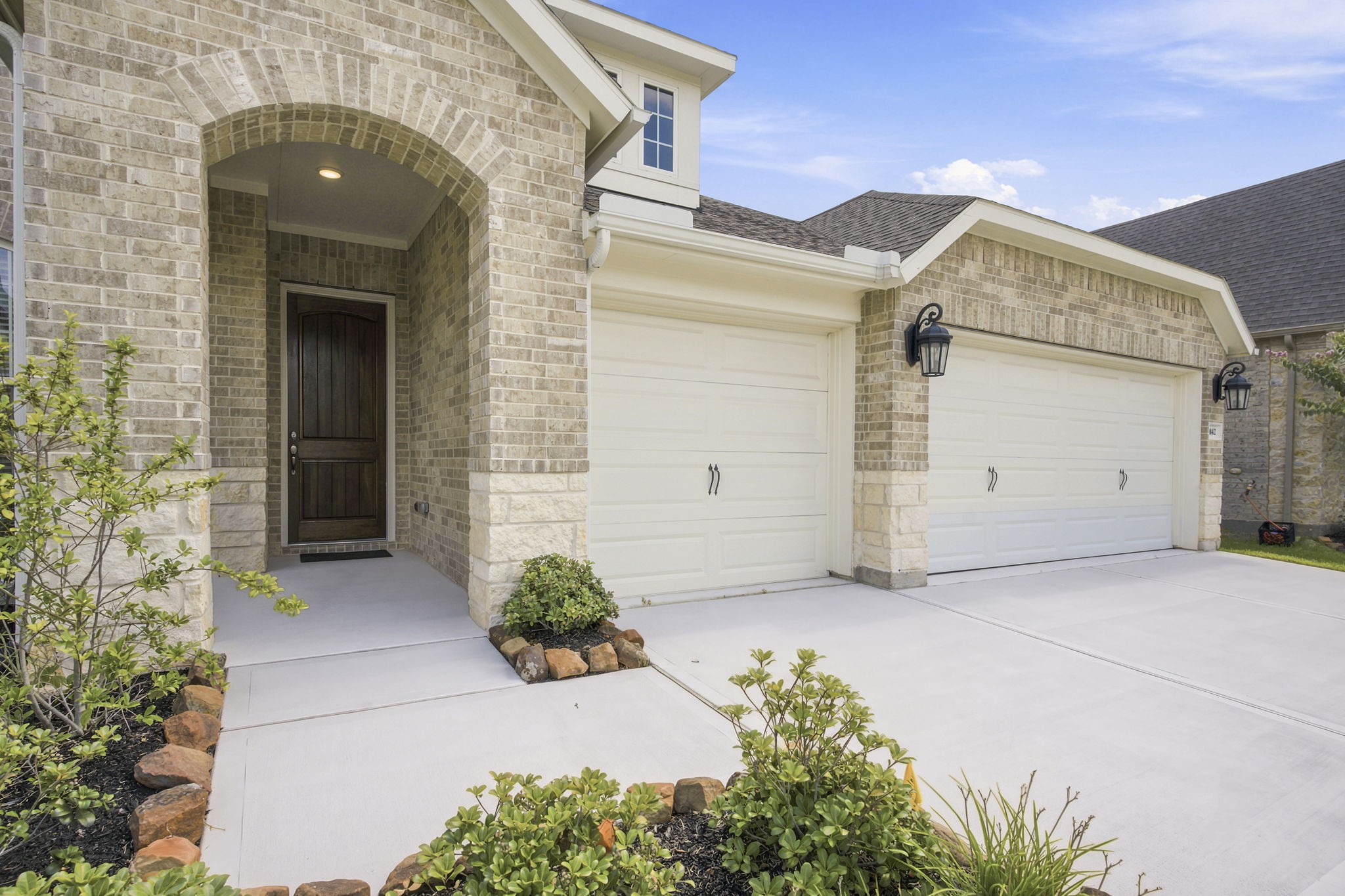 1042 Windy Creek Path Property Photo 3