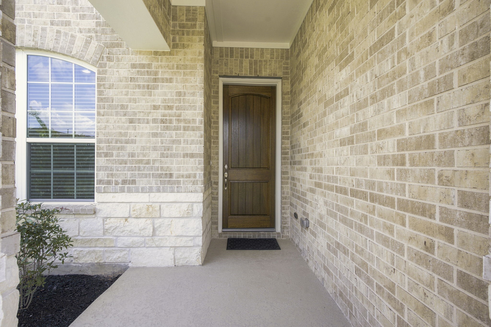 1042 Windy Creek Path Property Photo 4