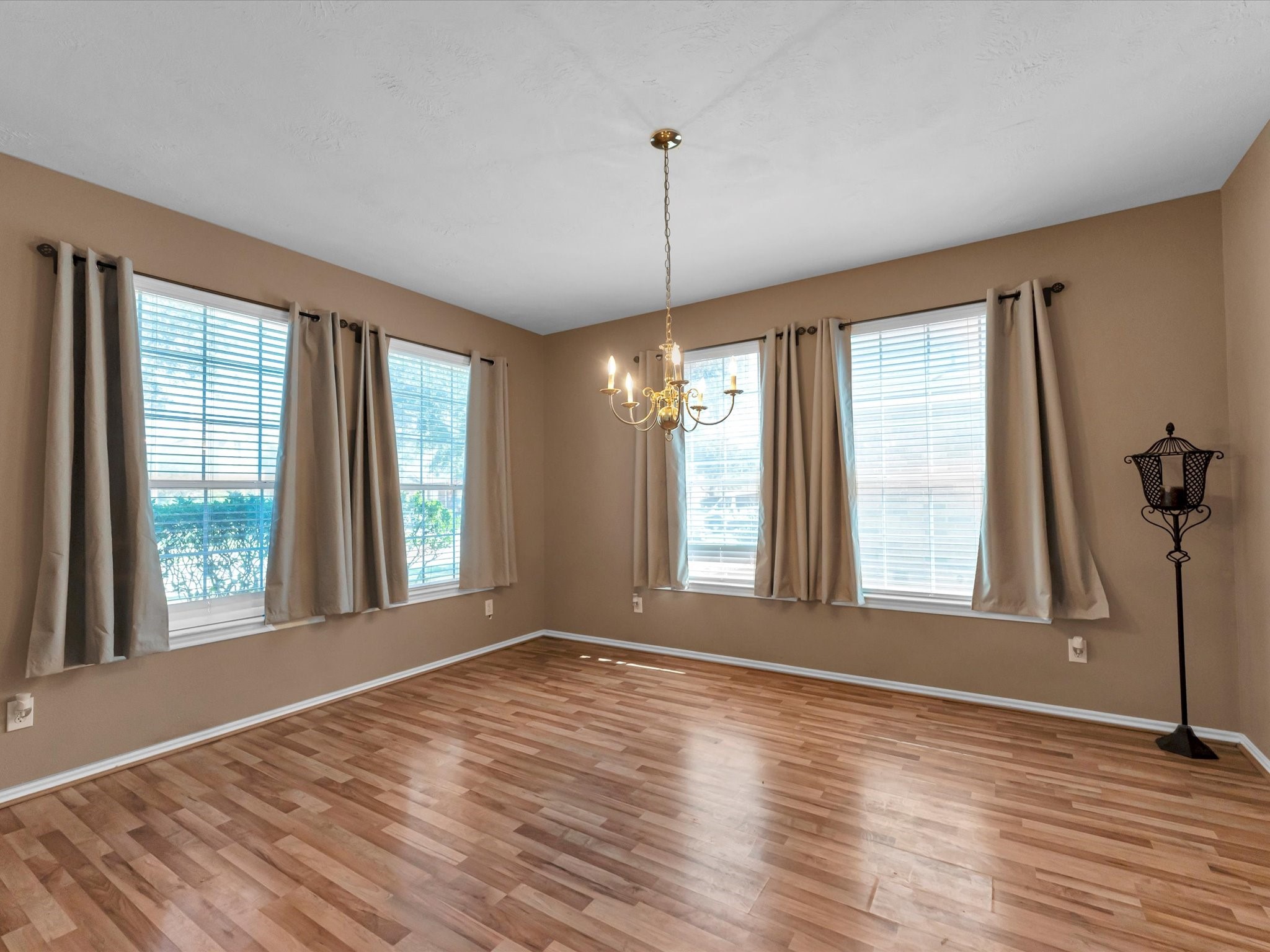 2403 Floral Ridge Drive Property Photo 7