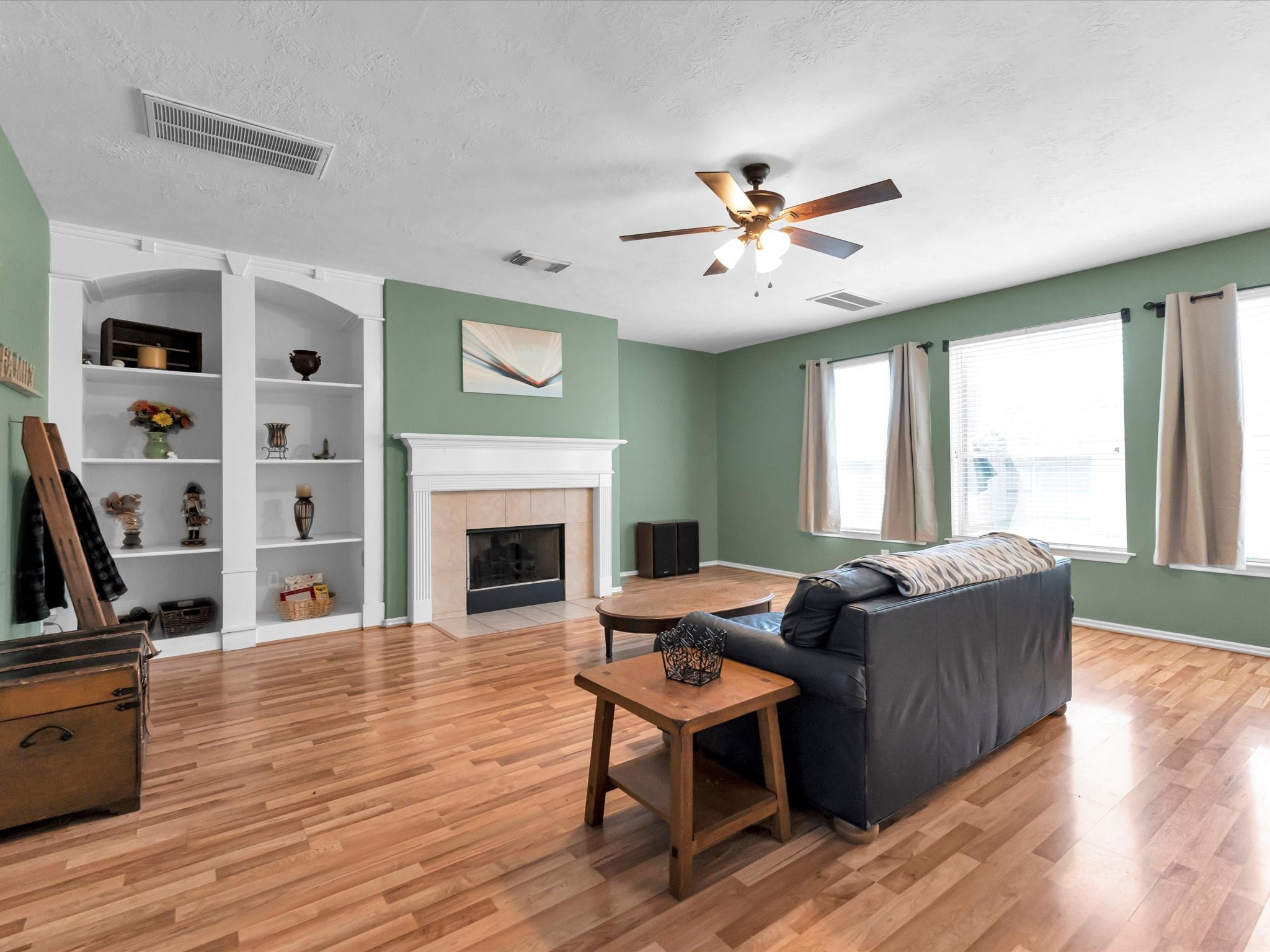 2403 Floral Ridge Drive Property Photo 8