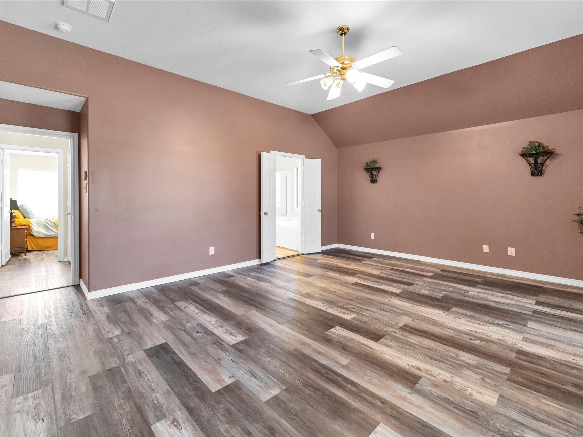 2403 Floral Ridge Drive Property Photo 11