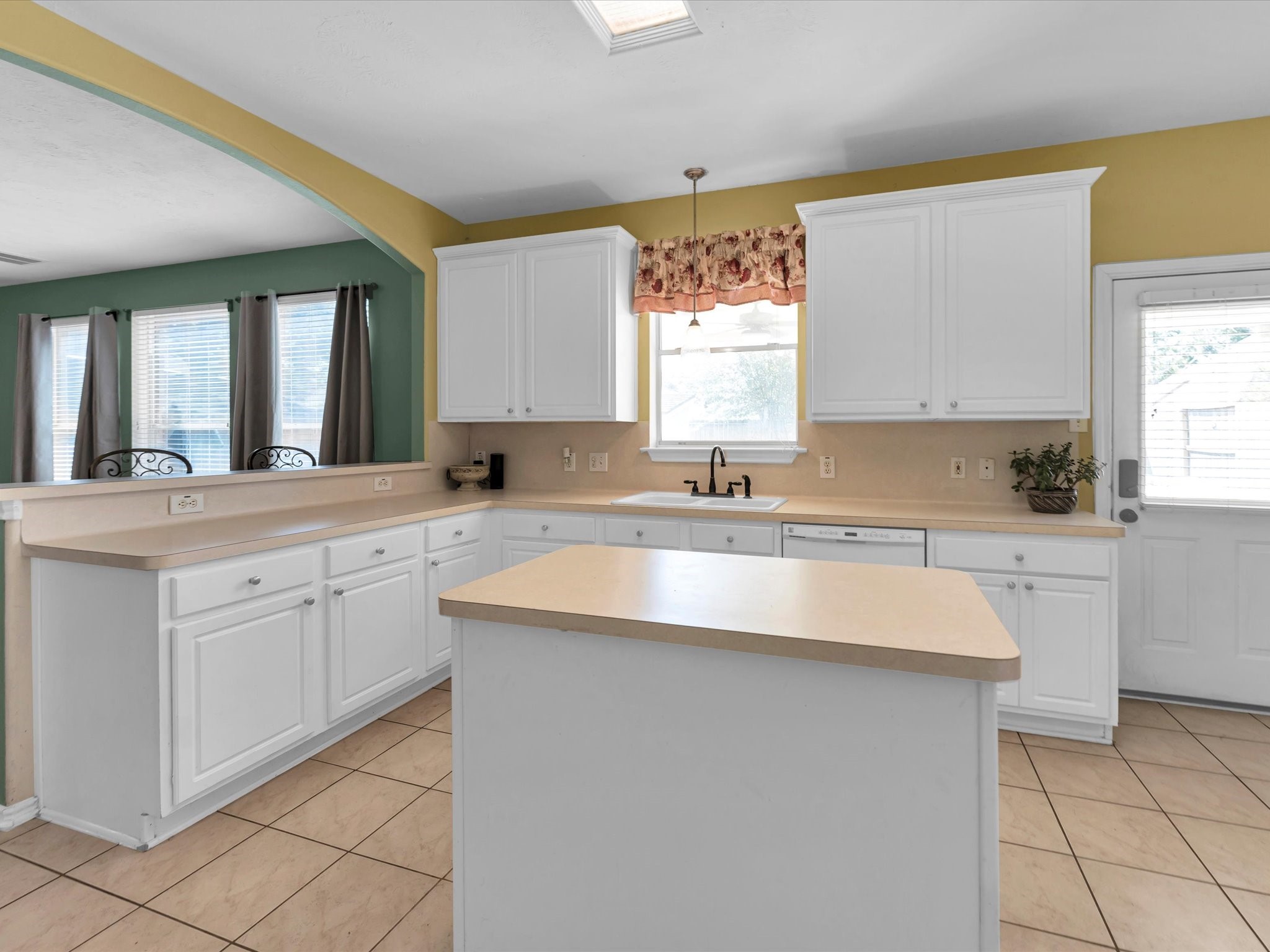 2403 Floral Ridge Drive Property Photo 18