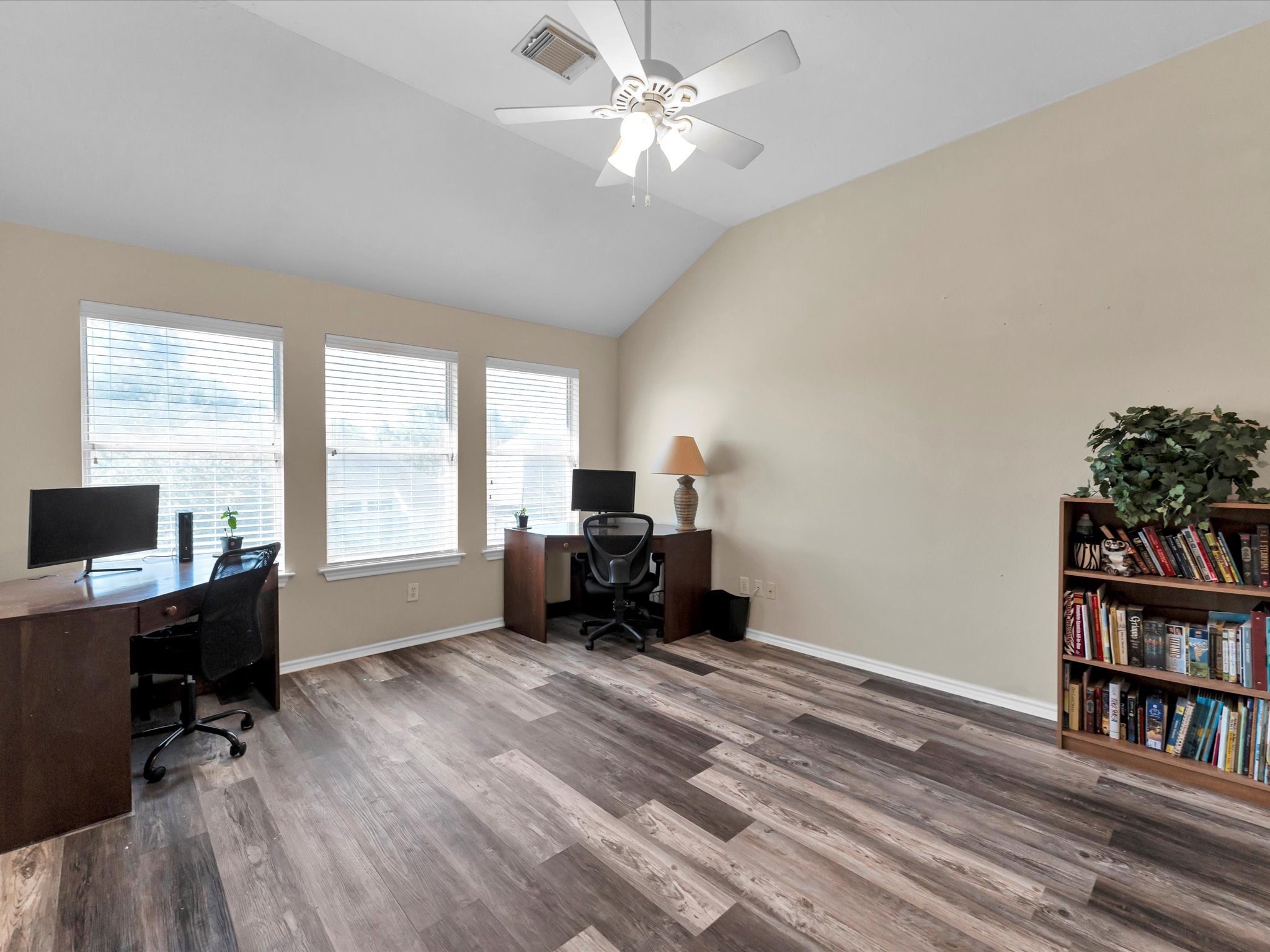 2403 Floral Ridge Drive Property Photo 21