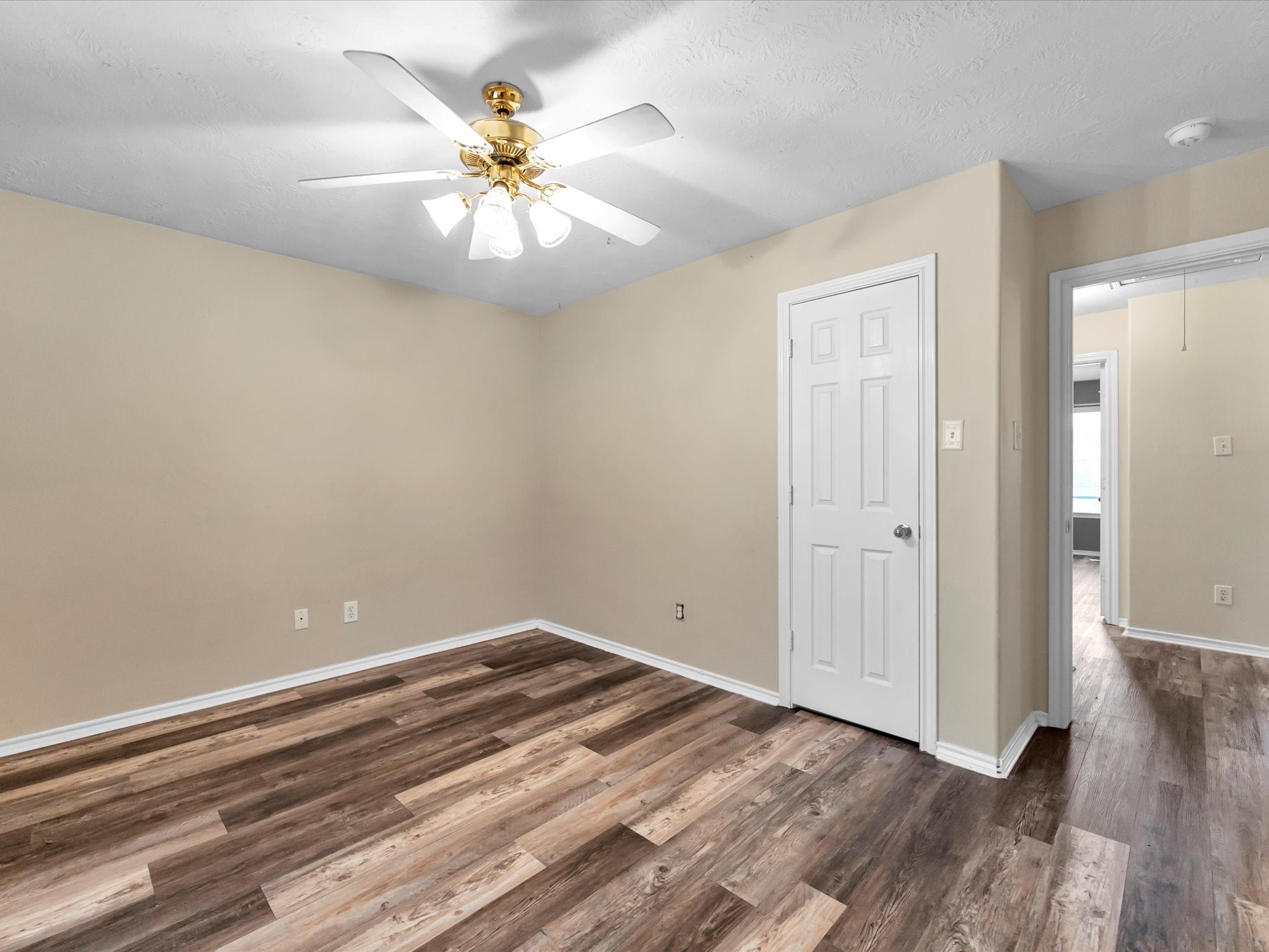 2403 Floral Ridge Drive Property Photo 26