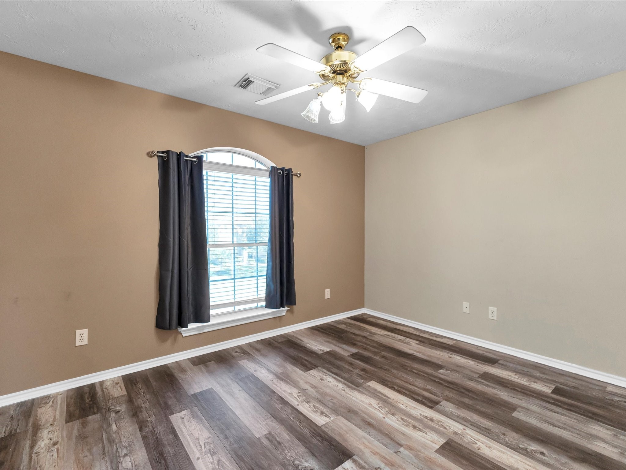 2403 Floral Ridge Drive Property Photo 27