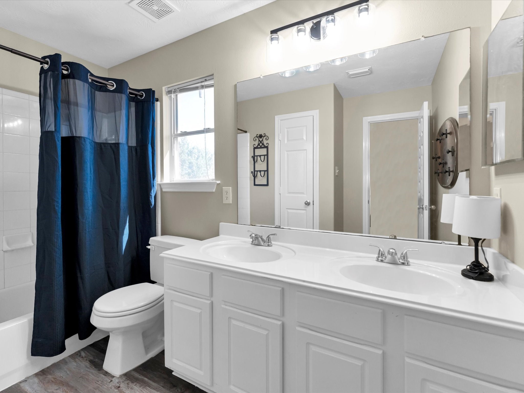 2403 Floral Ridge Drive Property Photo 28