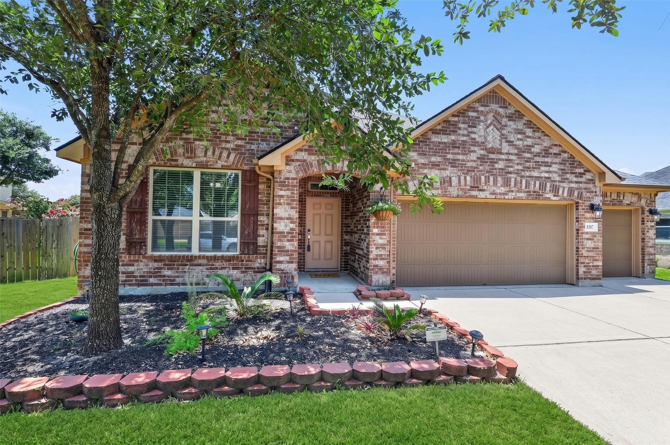 8507 Dolan Heights Court Property Photo 4