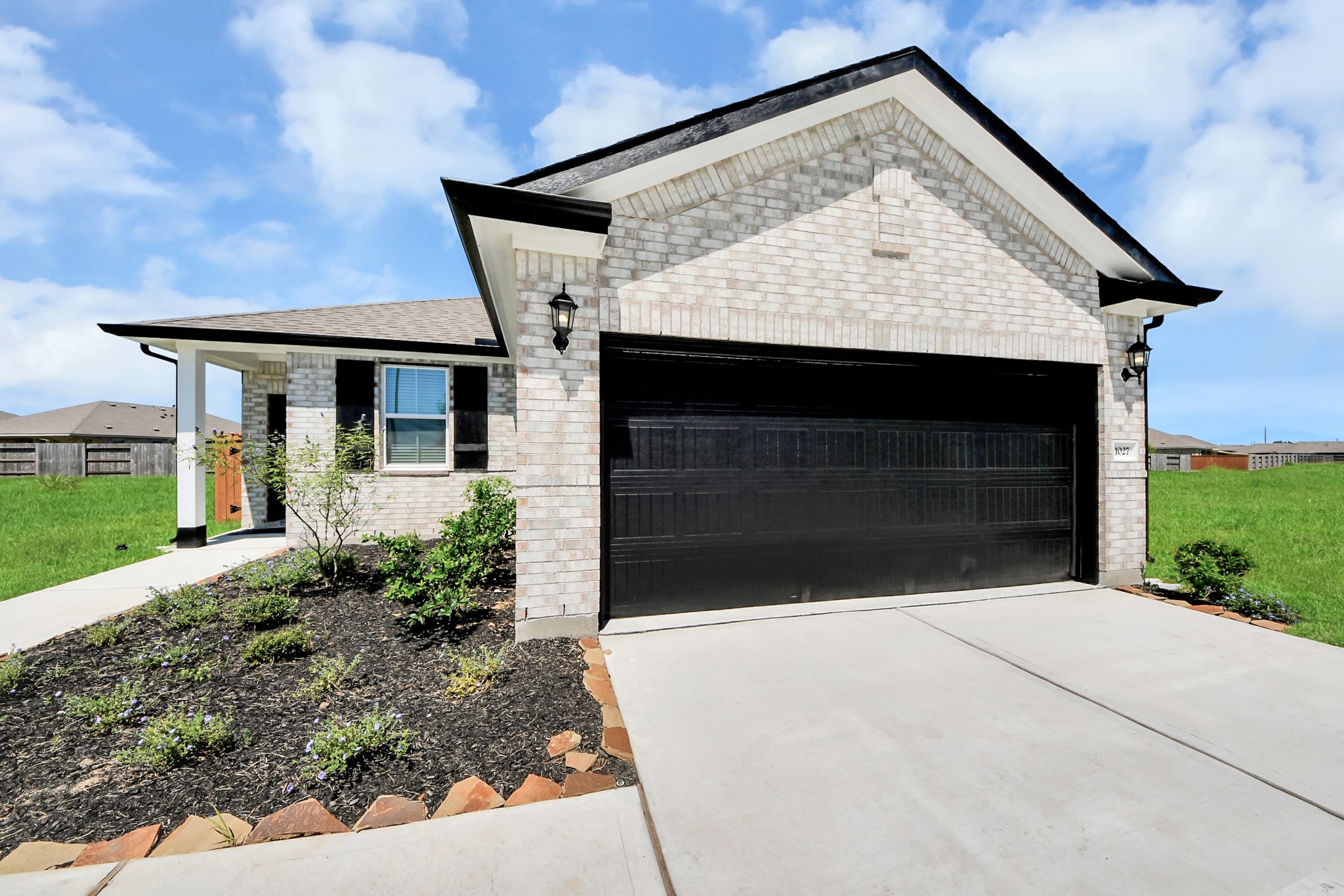1027 Arbor Drive Property Photo 1