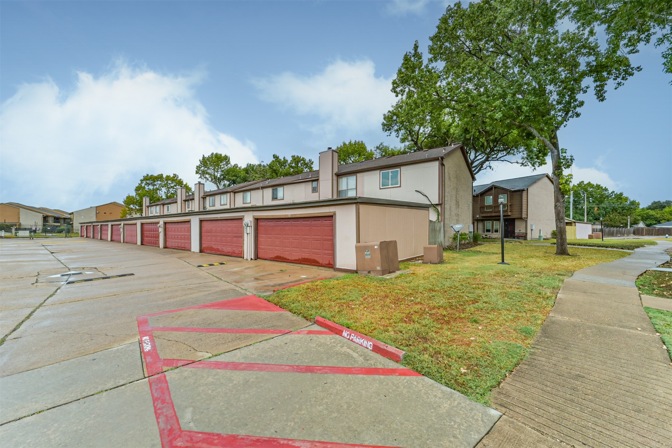 12500 Brookglade Circle 172 Property Photo 6