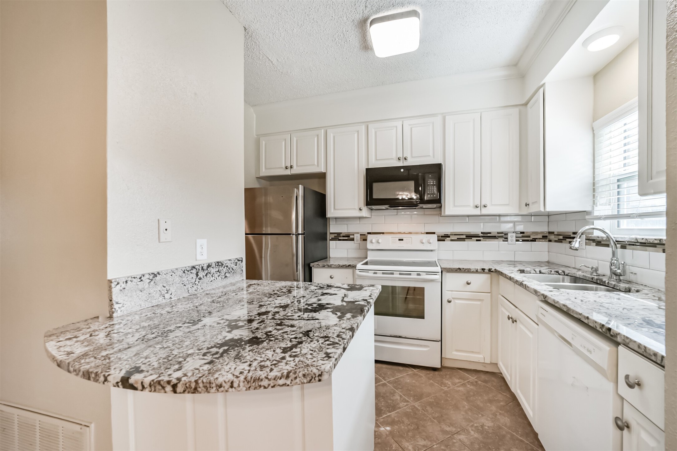 12500 Brookglade Circle 172 Property Photo 14