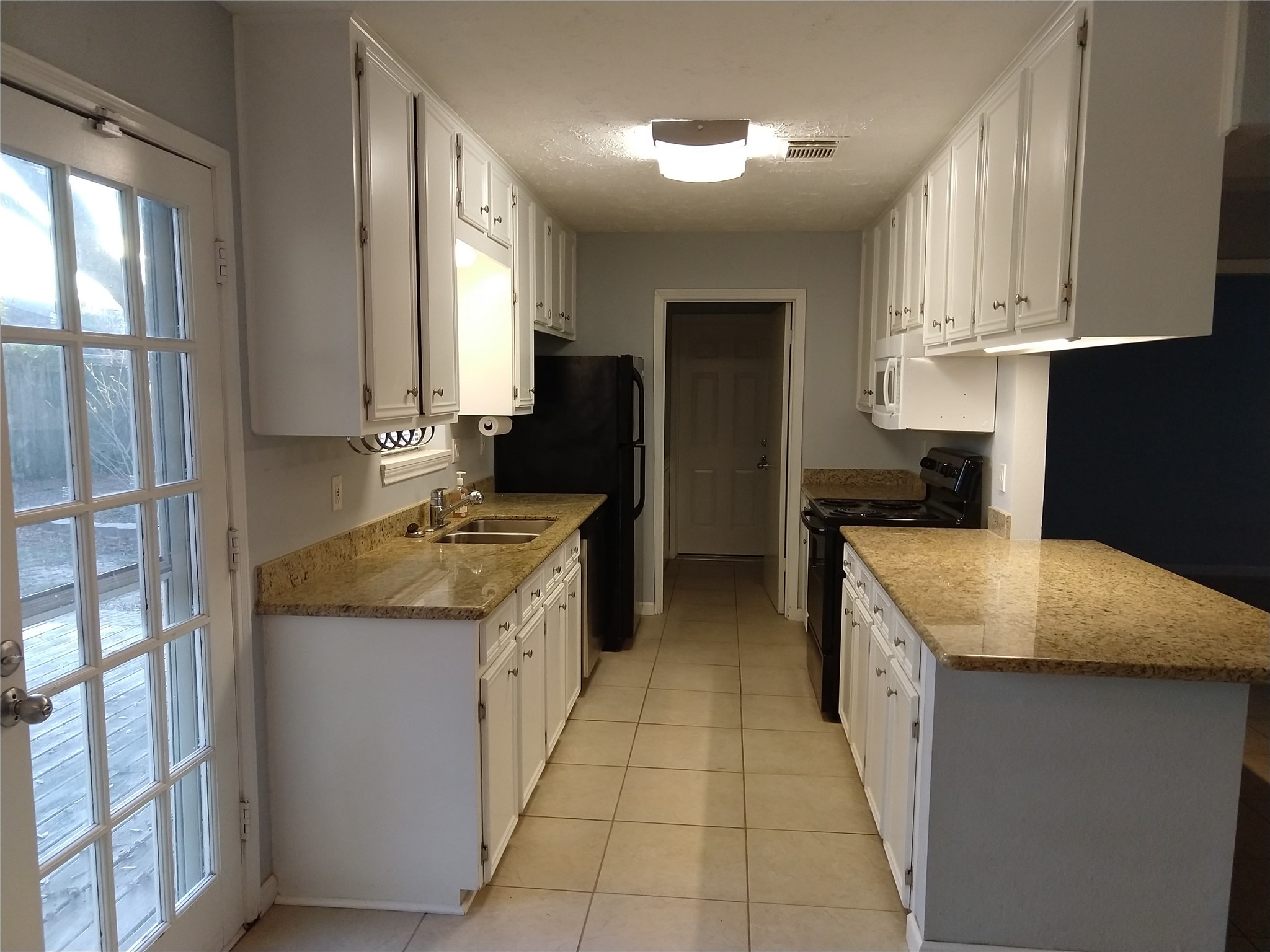12927 Westmere Drive Property Photo 9