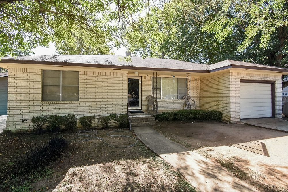 400 Sandra Drive Property Photo 1