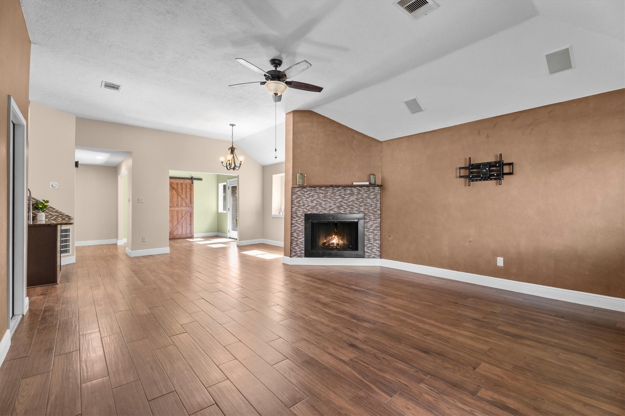 5010 Deer Point Drive Property Photo 15