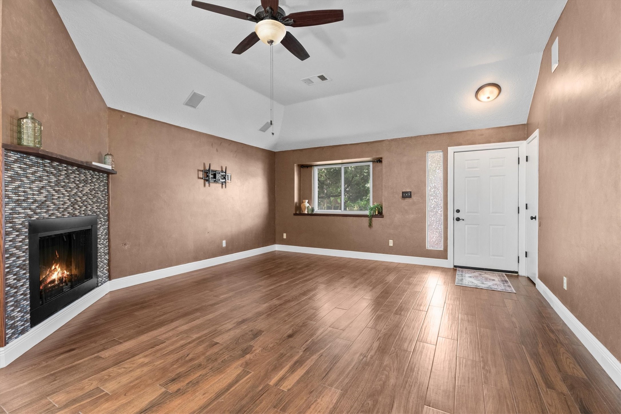 5010 Deer Point Drive Property Photo 16
