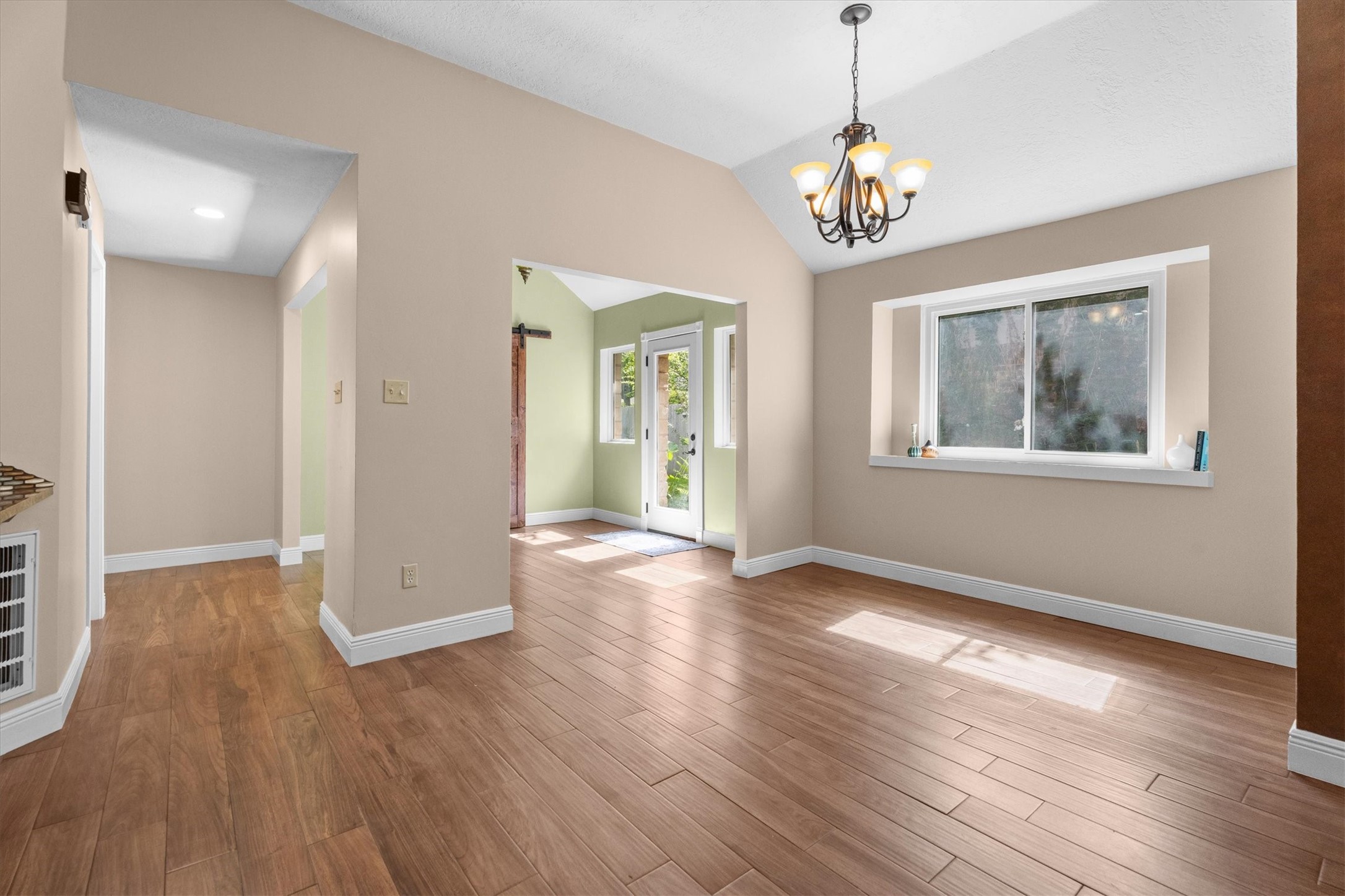 5010 Deer Point Drive Property Photo 17