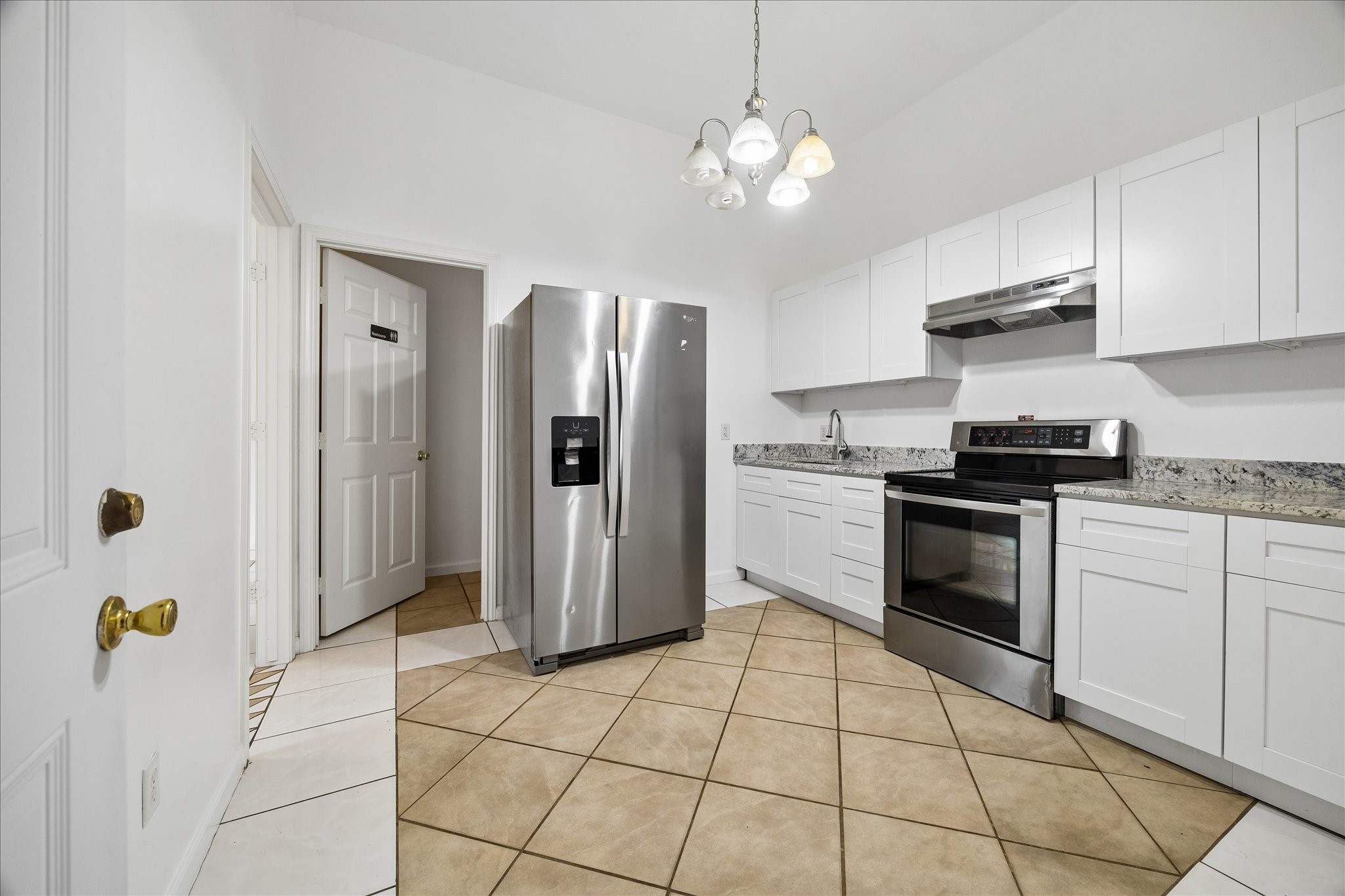 5027 Creekmont Drive Property Photo 4
