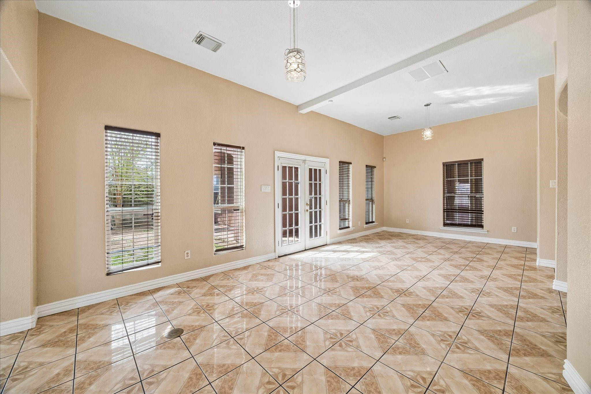 5027 Creekmont Drive Property Photo 6