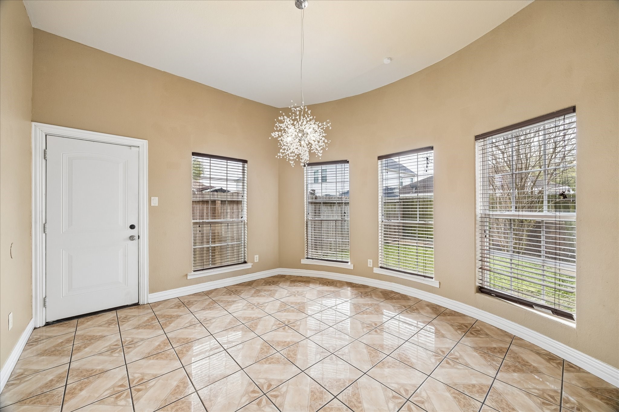 5027 Creekmont Drive Property Photo 7