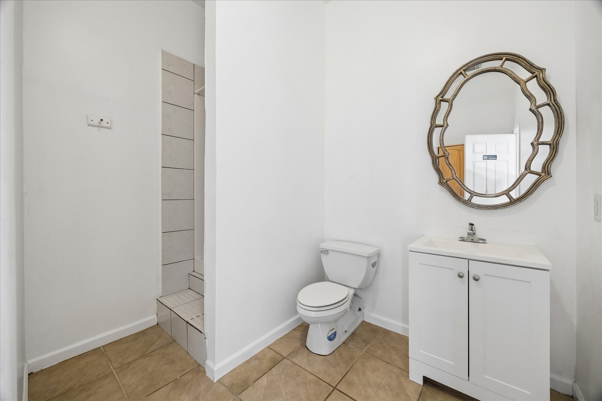 5027 Creekmont Drive Property Photo 9