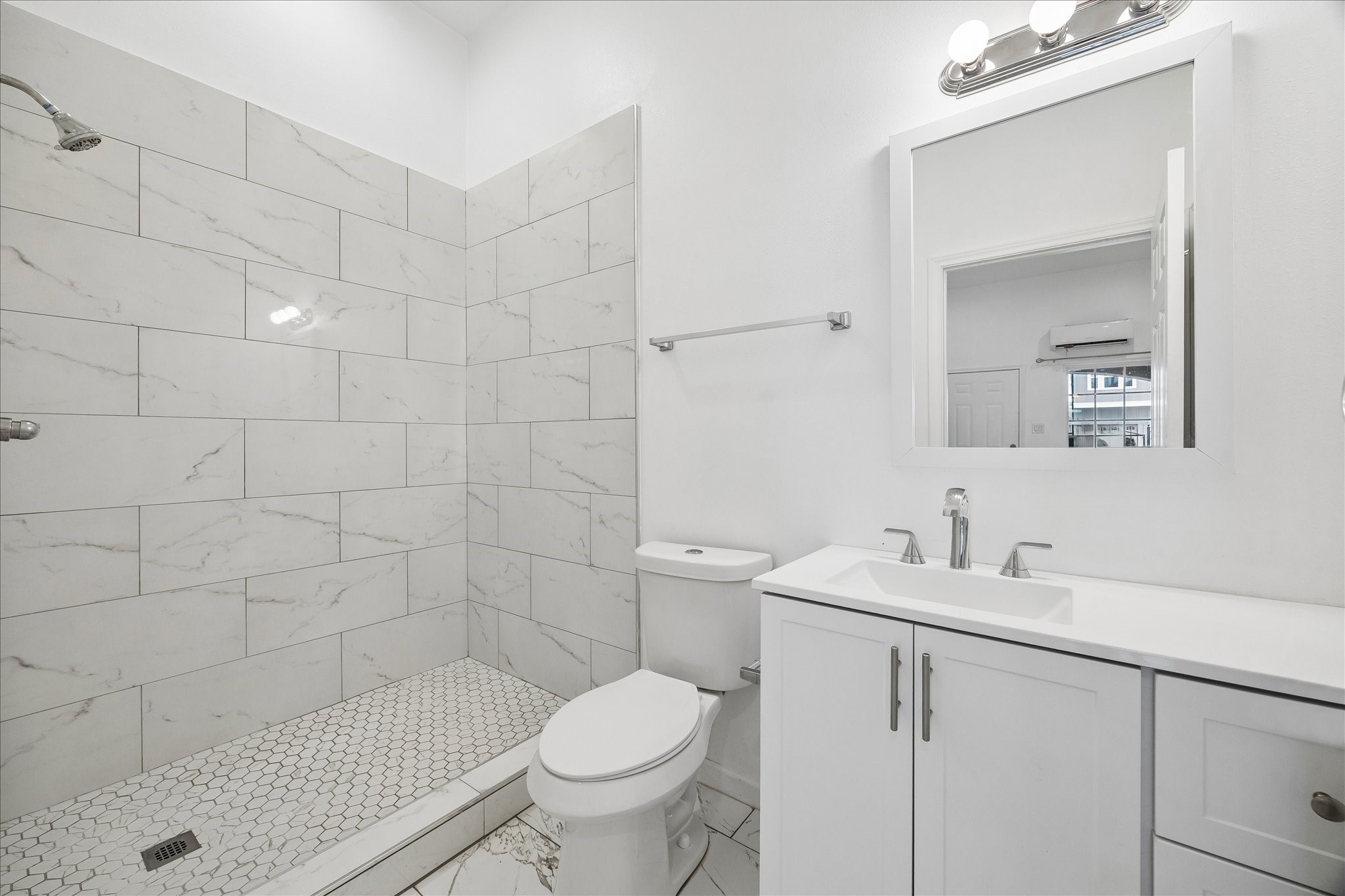 5027 Creekmont Drive Property Photo 10