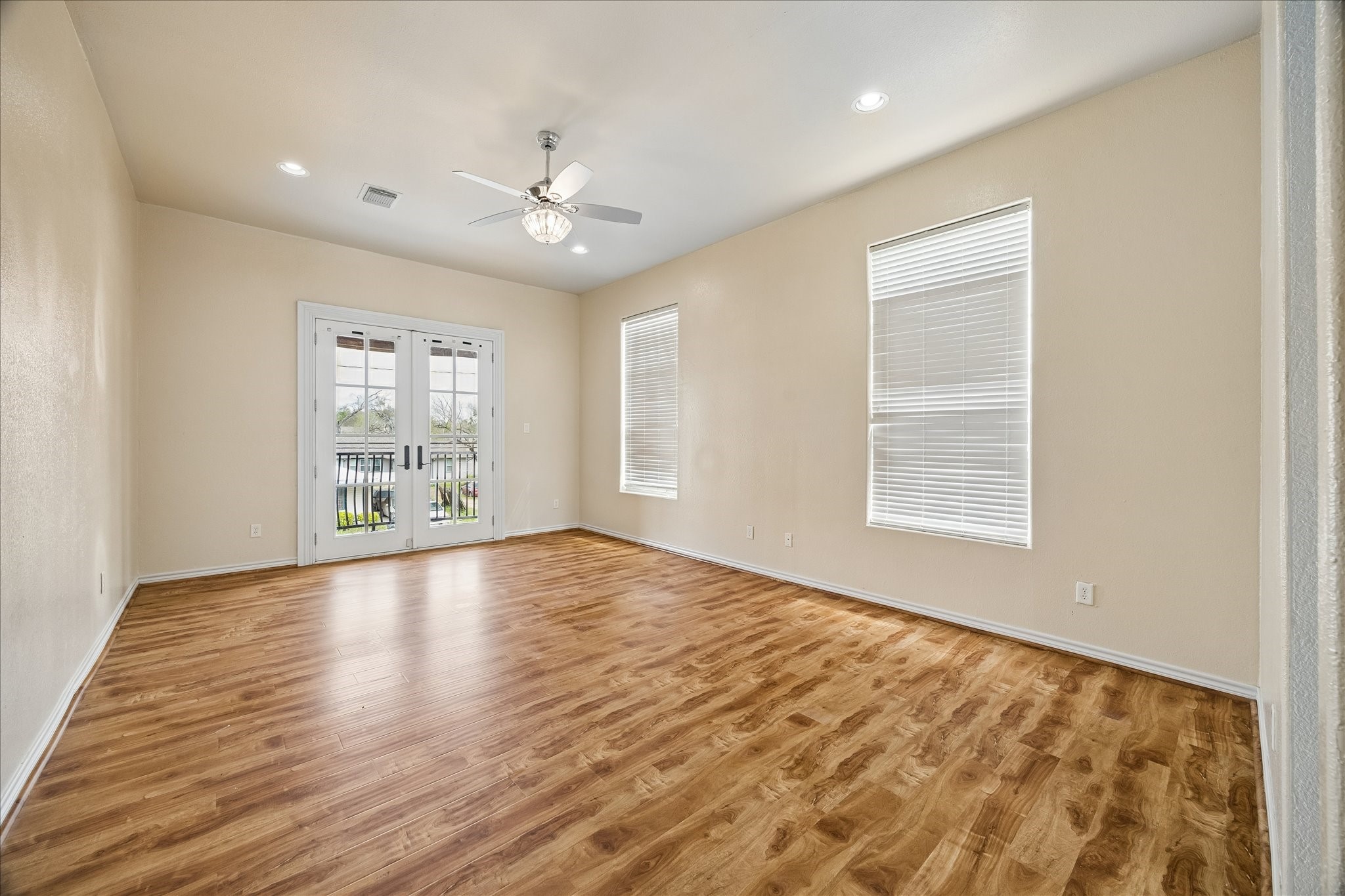 5027 Creekmont Drive Property Photo 11