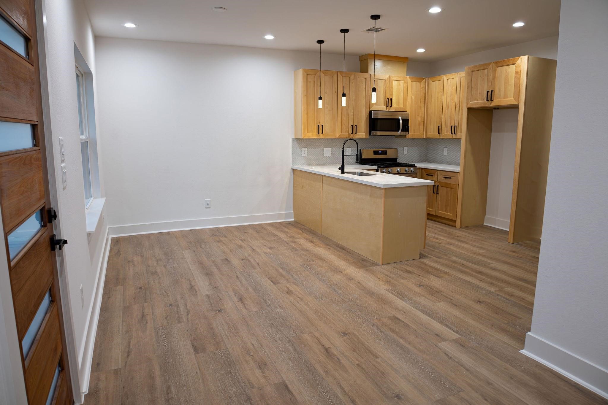 8805 Parkway Drive Drive Property Photo 3