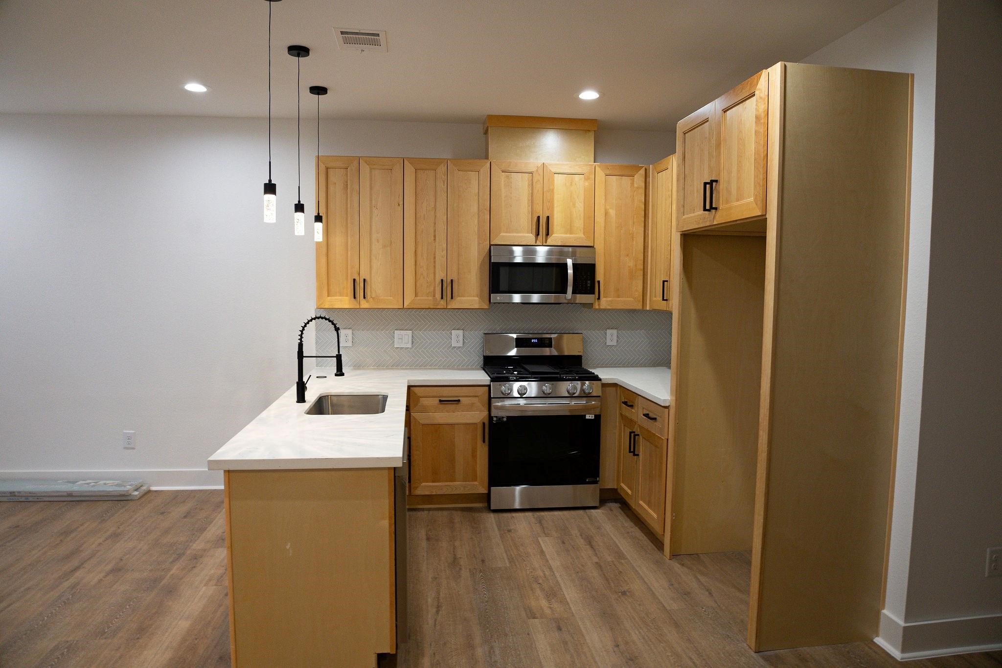 8805 Parkway Drive Drive Property Photo 4