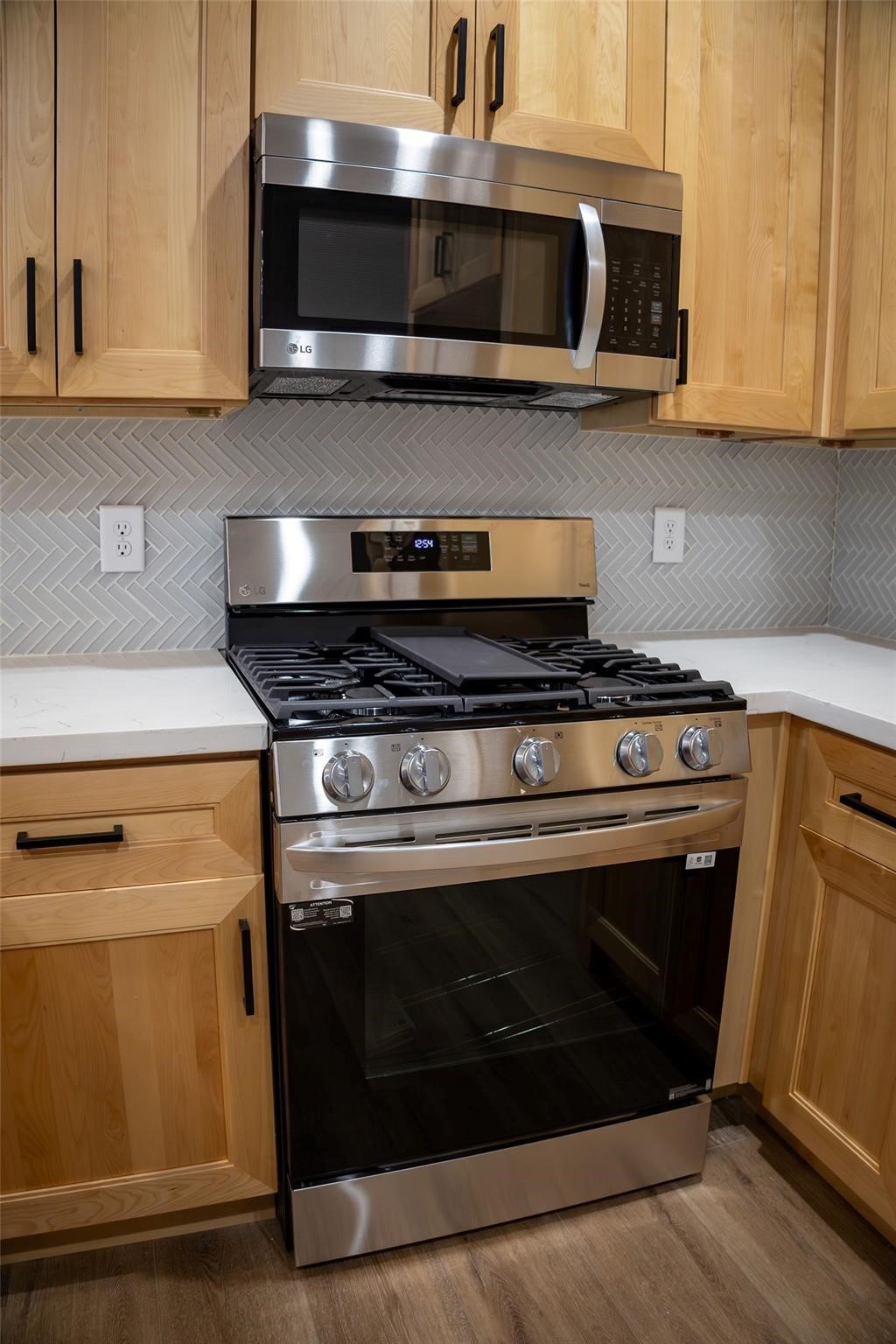8805 Parkway Drive Drive Property Photo 5