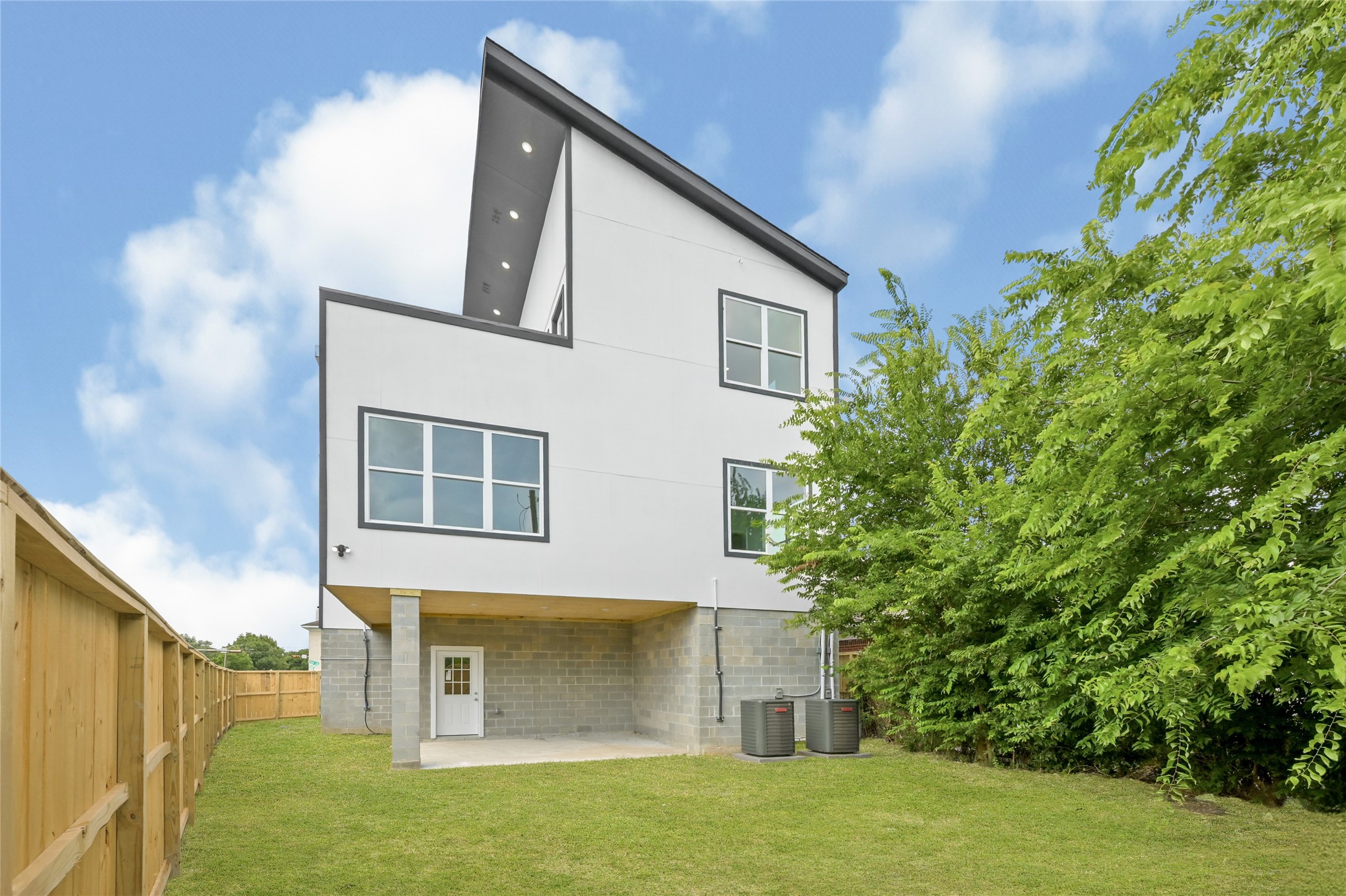 4602 Clay Street B Property Photo 14