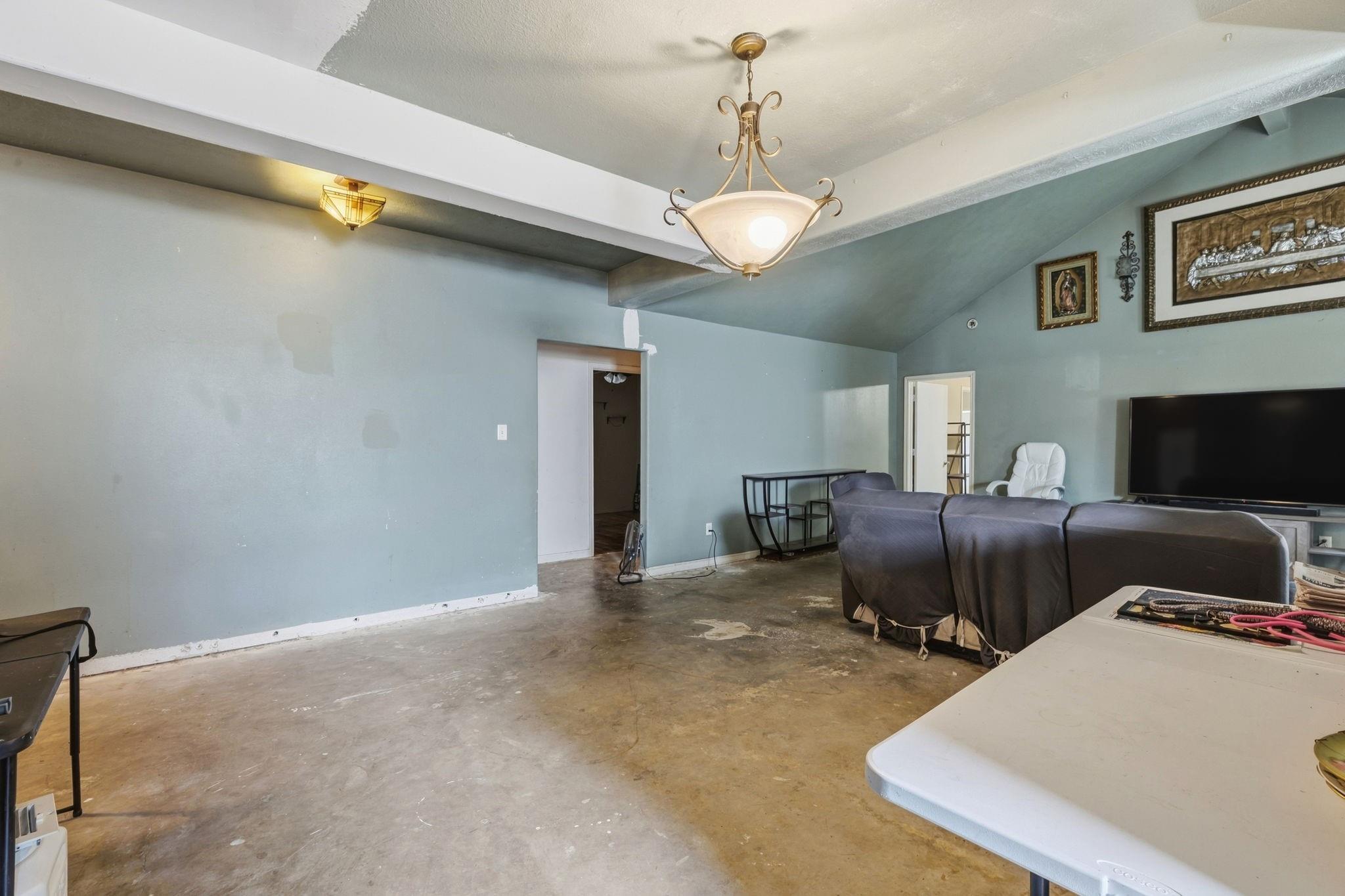 16205 Sun View Lane Property Photo 2