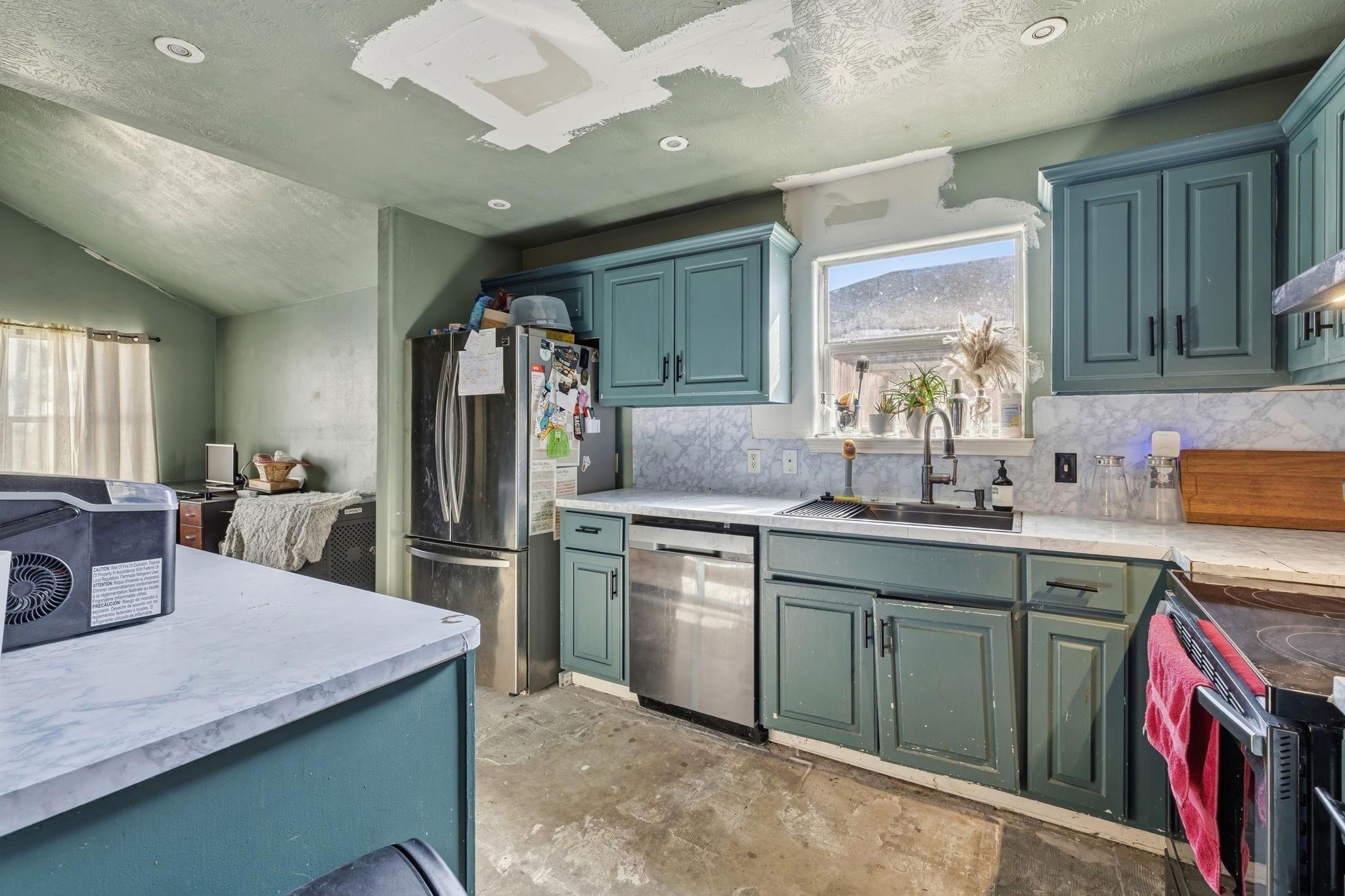 16205 Sun View Lane Property Photo 3
