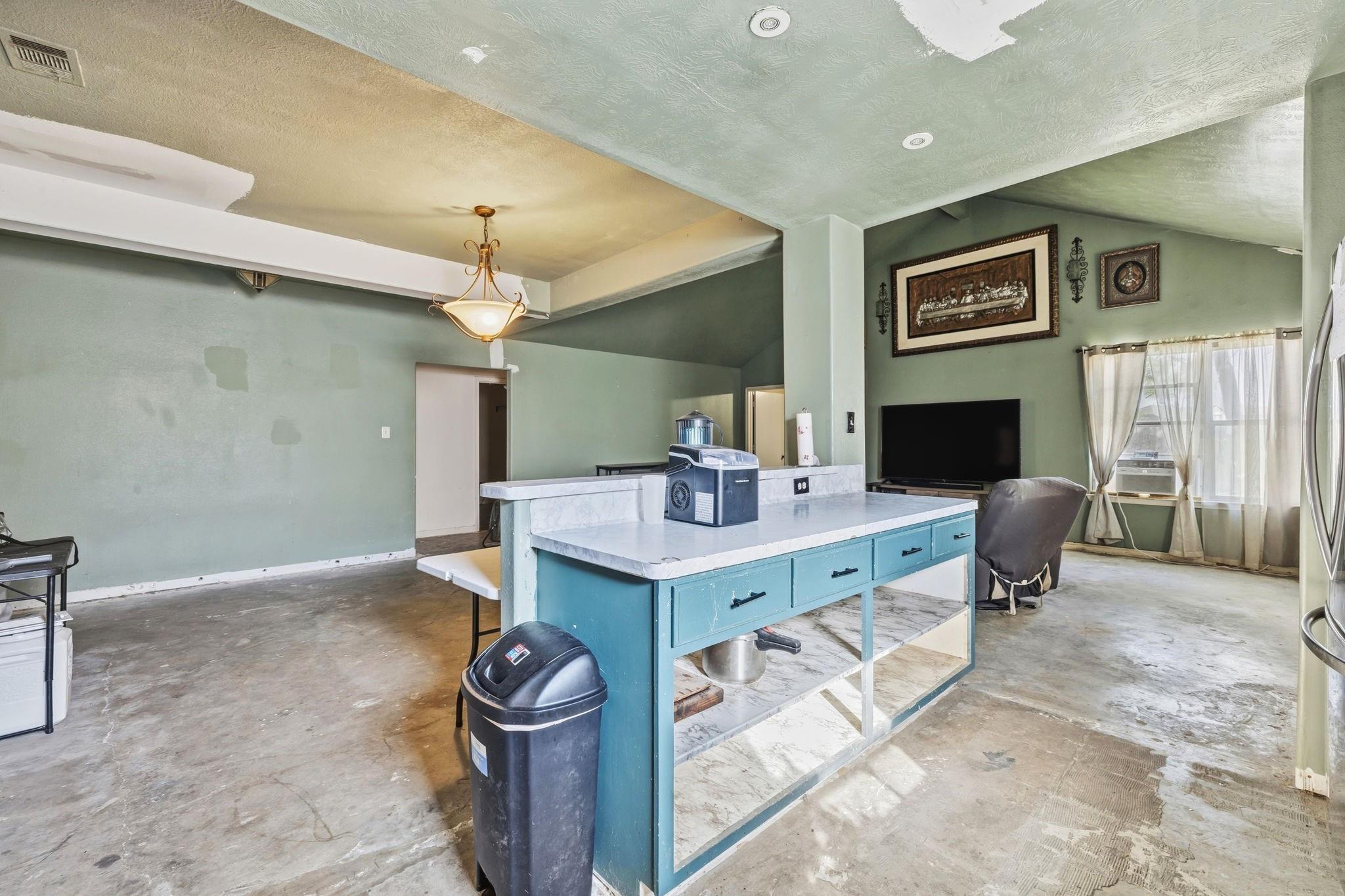 16205 Sun View Lane Property Photo 4