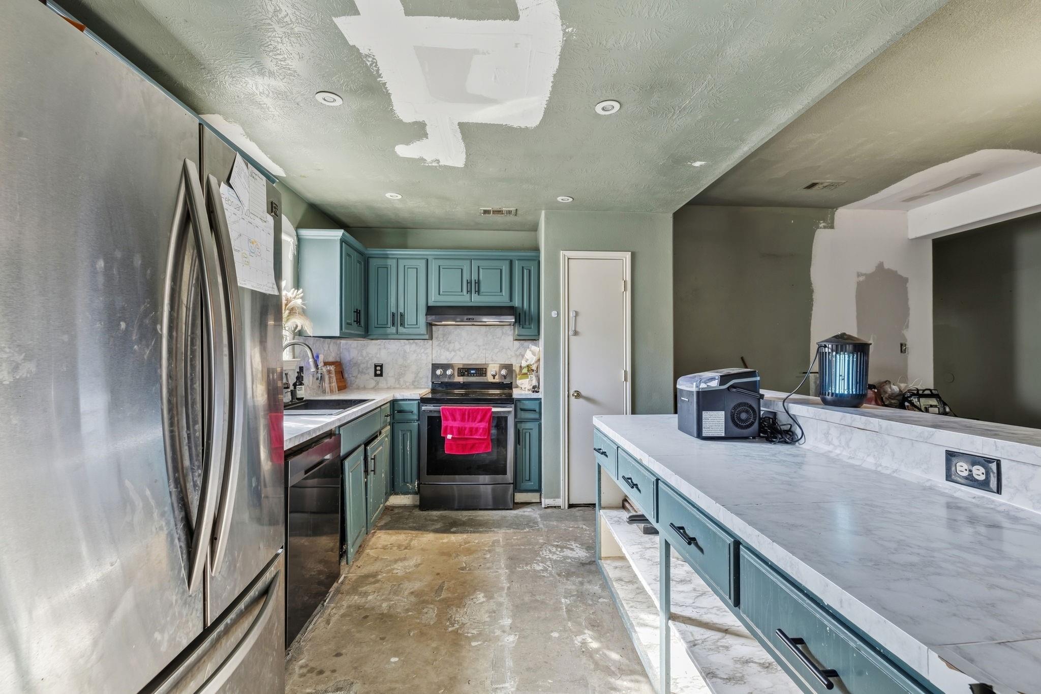 16205 Sun View Lane Property Photo 5