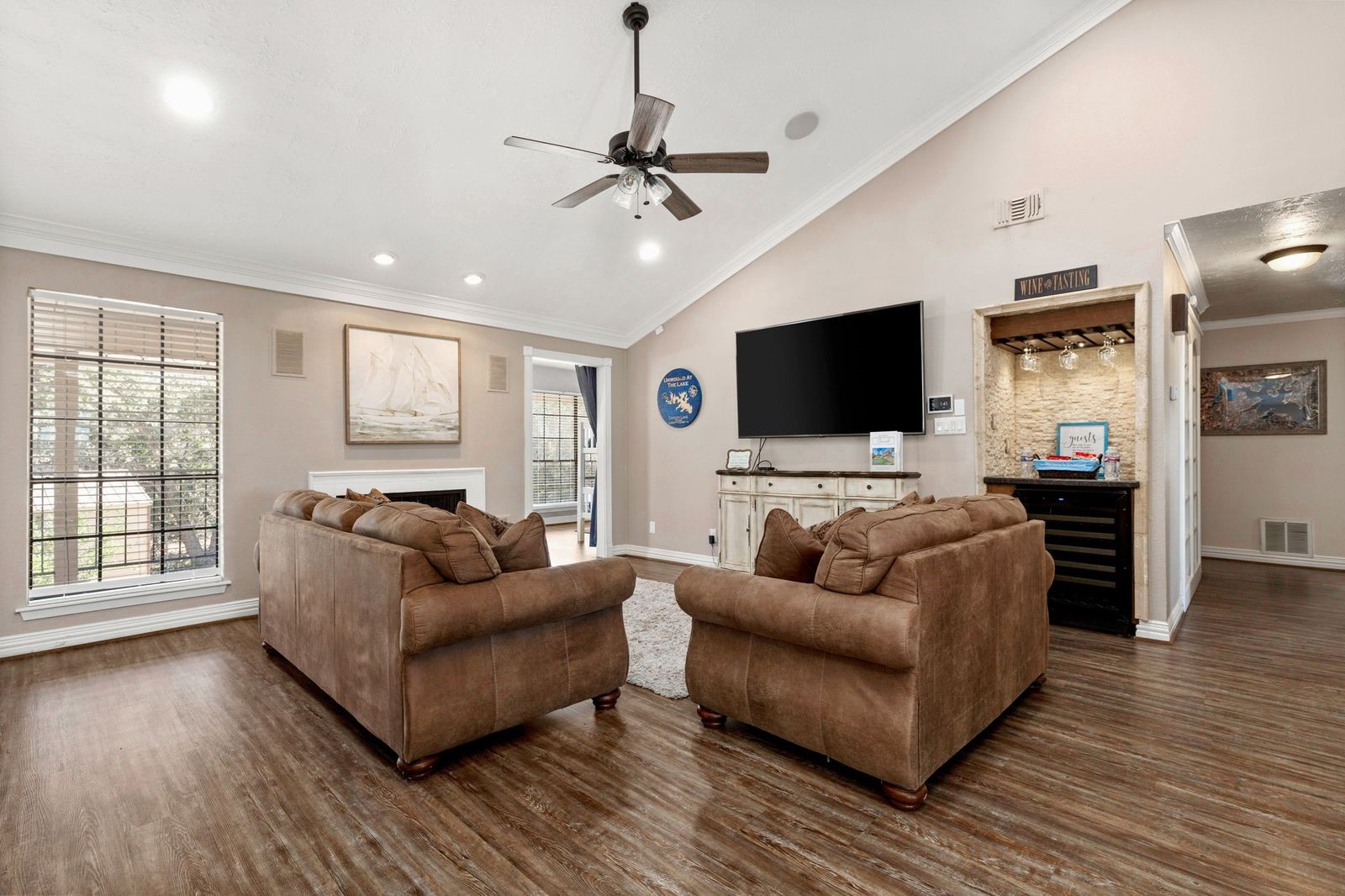 1464 Lakeside Drive W Property Photo 10