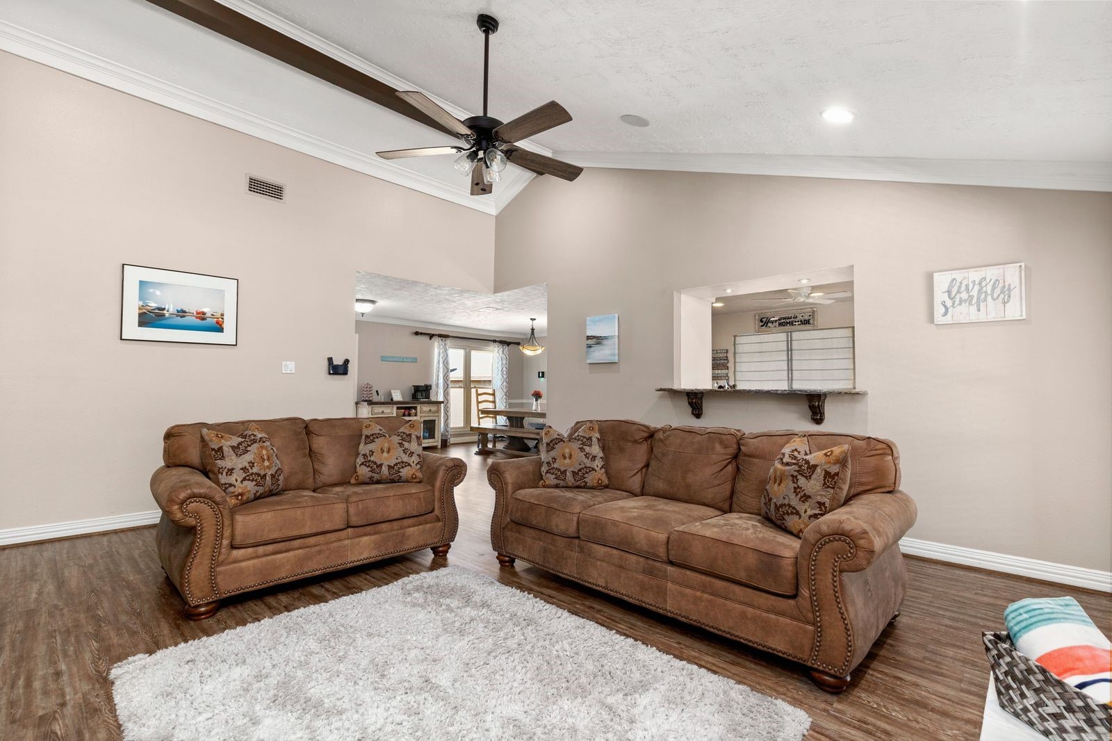 1464 Lakeside Drive W Property Photo 11