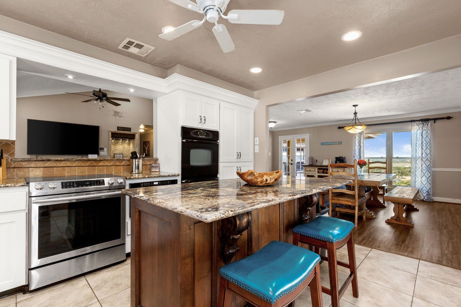 1464 Lakeside Drive W Property Photo 14