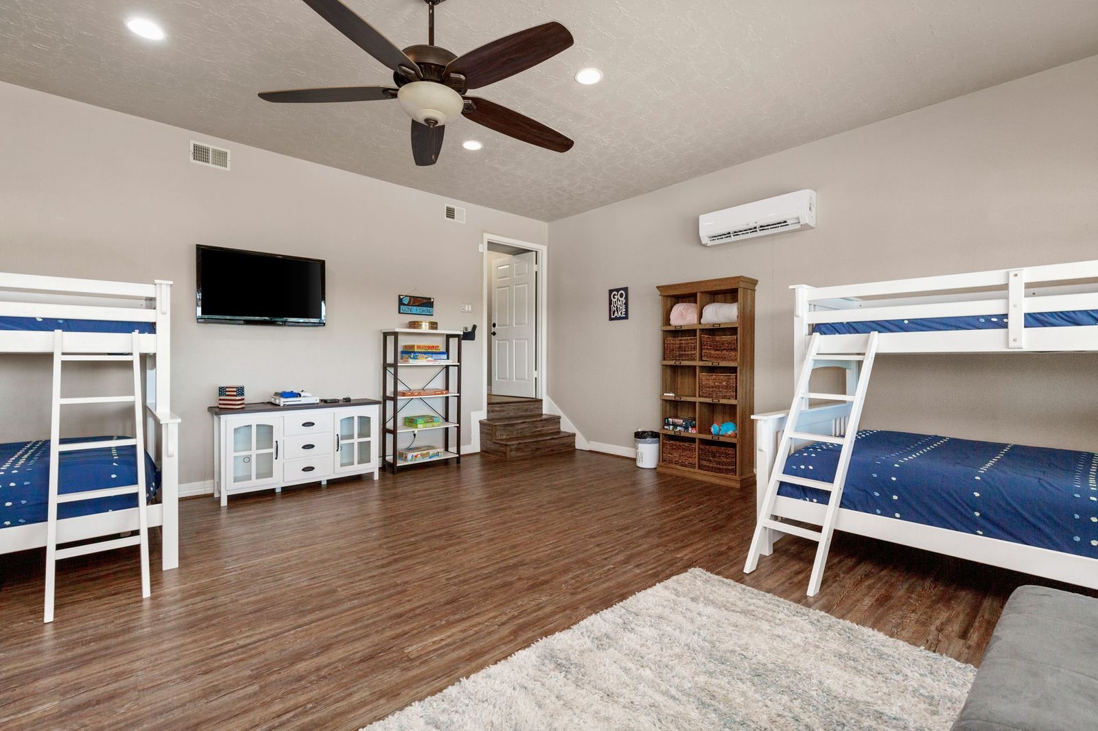 1464 Lakeside Drive W Property Photo 33