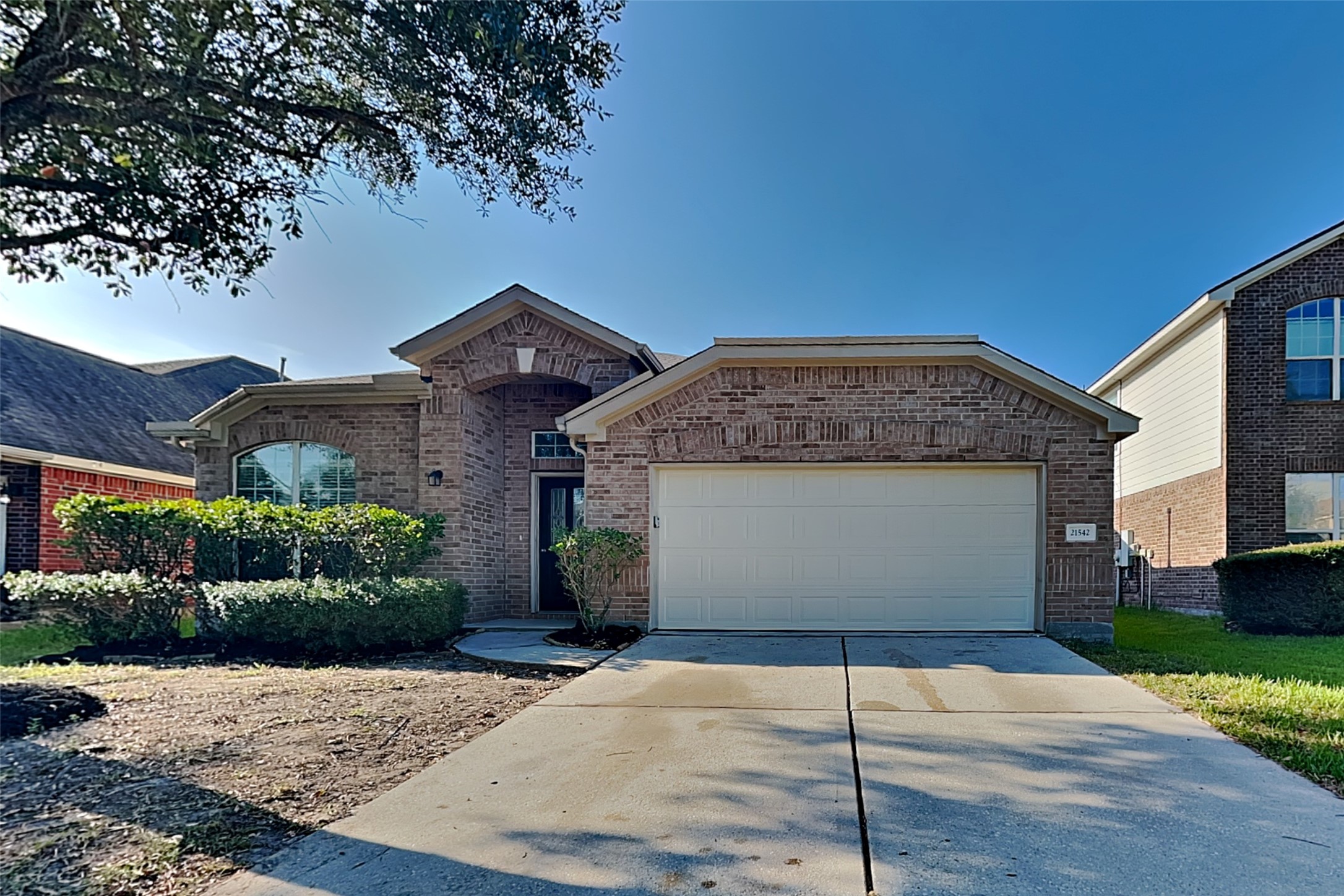 21542 Kings Bend Drive Property Photo 1