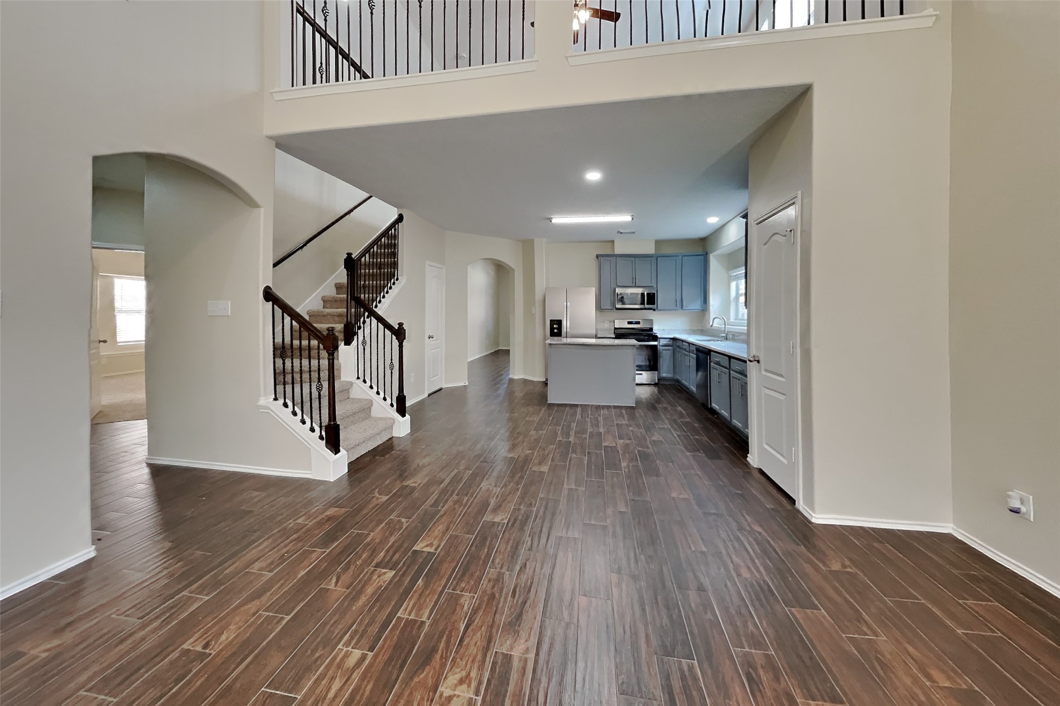 21542 Kings Bend Drive Property Photo 3