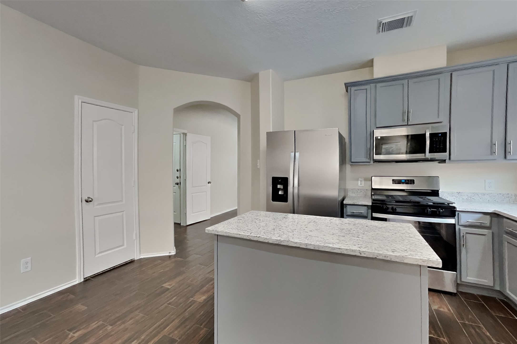 21542 Kings Bend Drive Property Photo 4