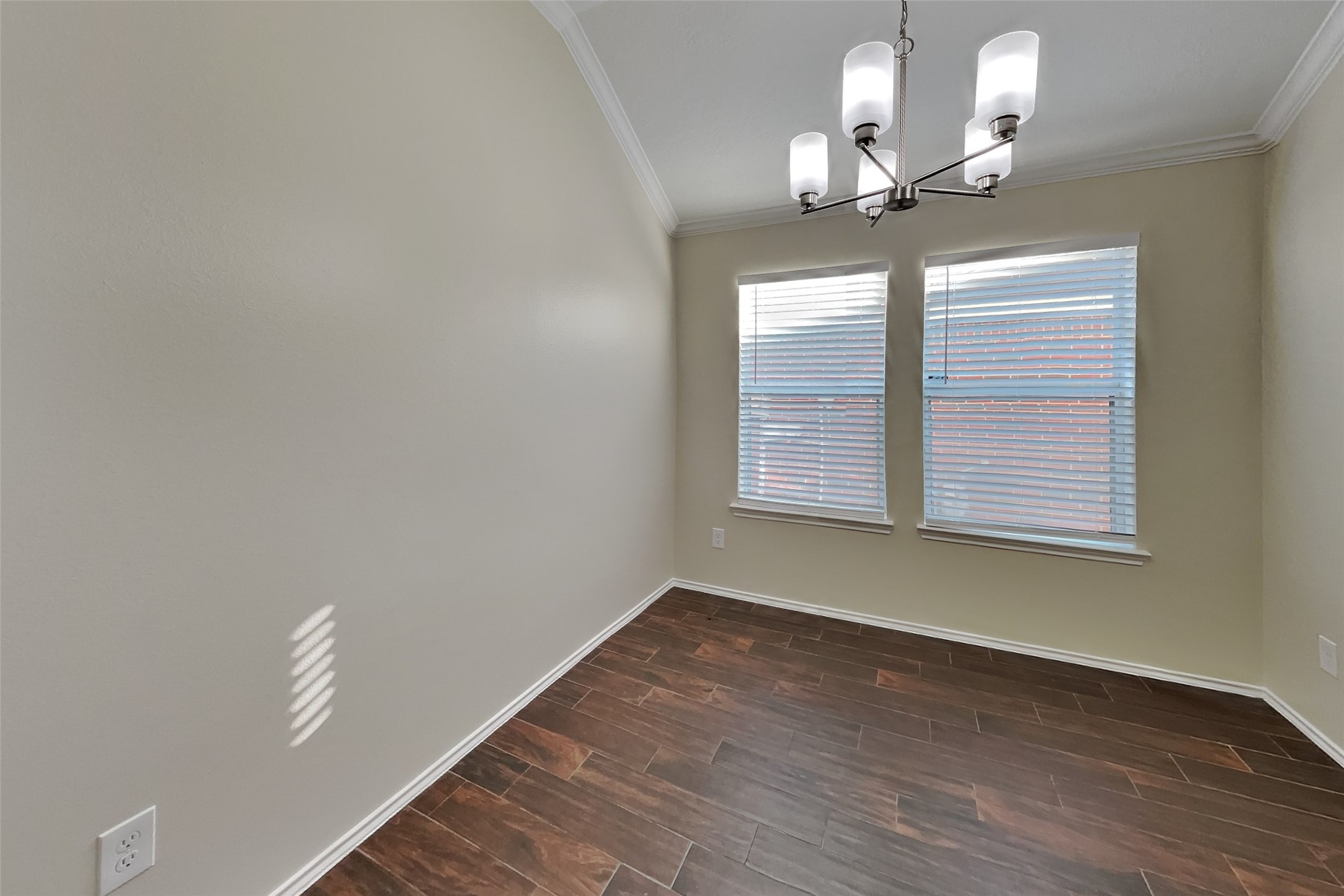 21542 Kings Bend Drive Property Photo 6